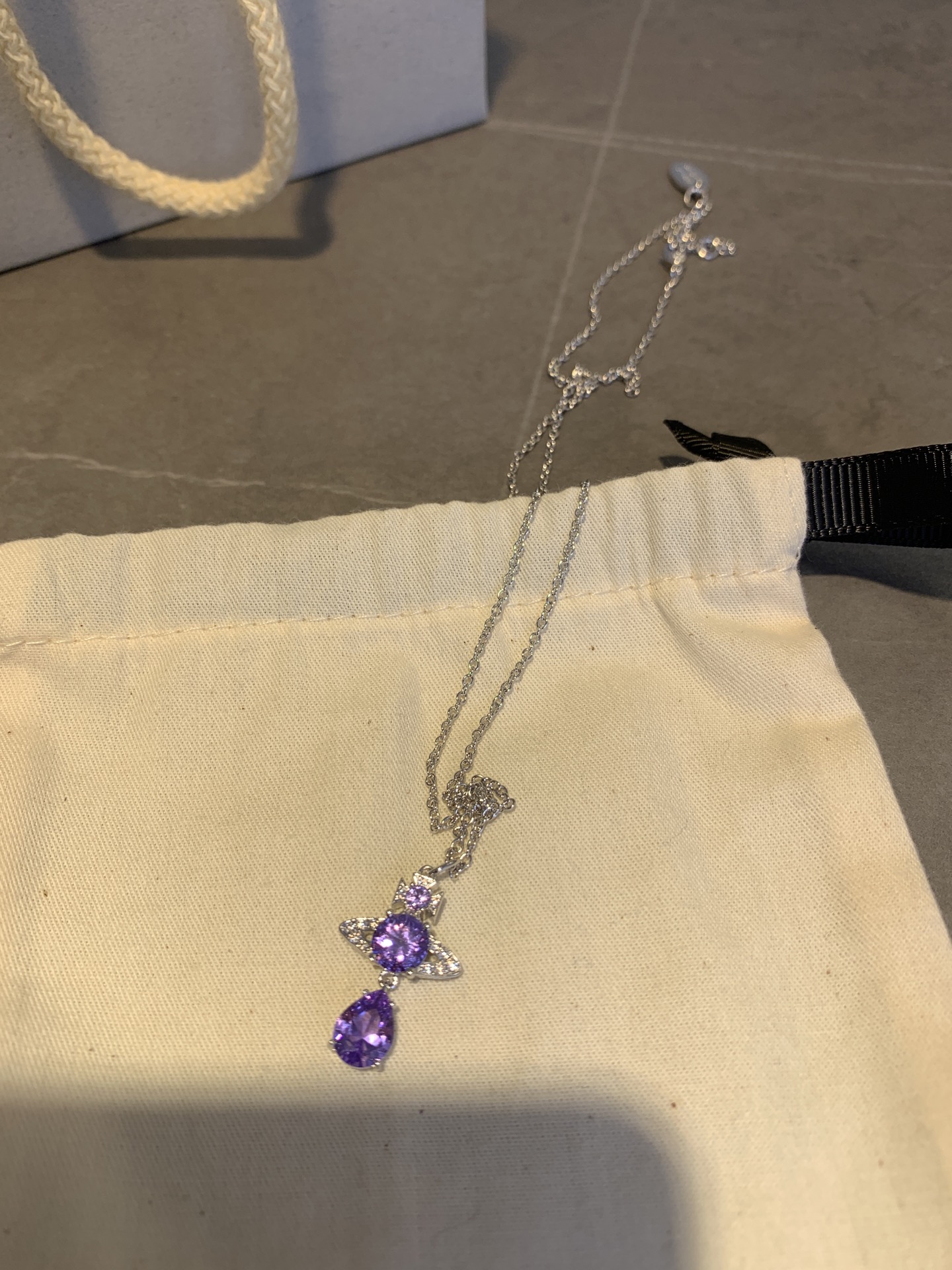 西太后紫钻人鱼泪项链
材质：真金厚镀
链长：40+4cm延长链

平台上很火的紫钻做出来了💪主石都是特别定制的颜色质感❗️靠细节品质赢得市场❗️