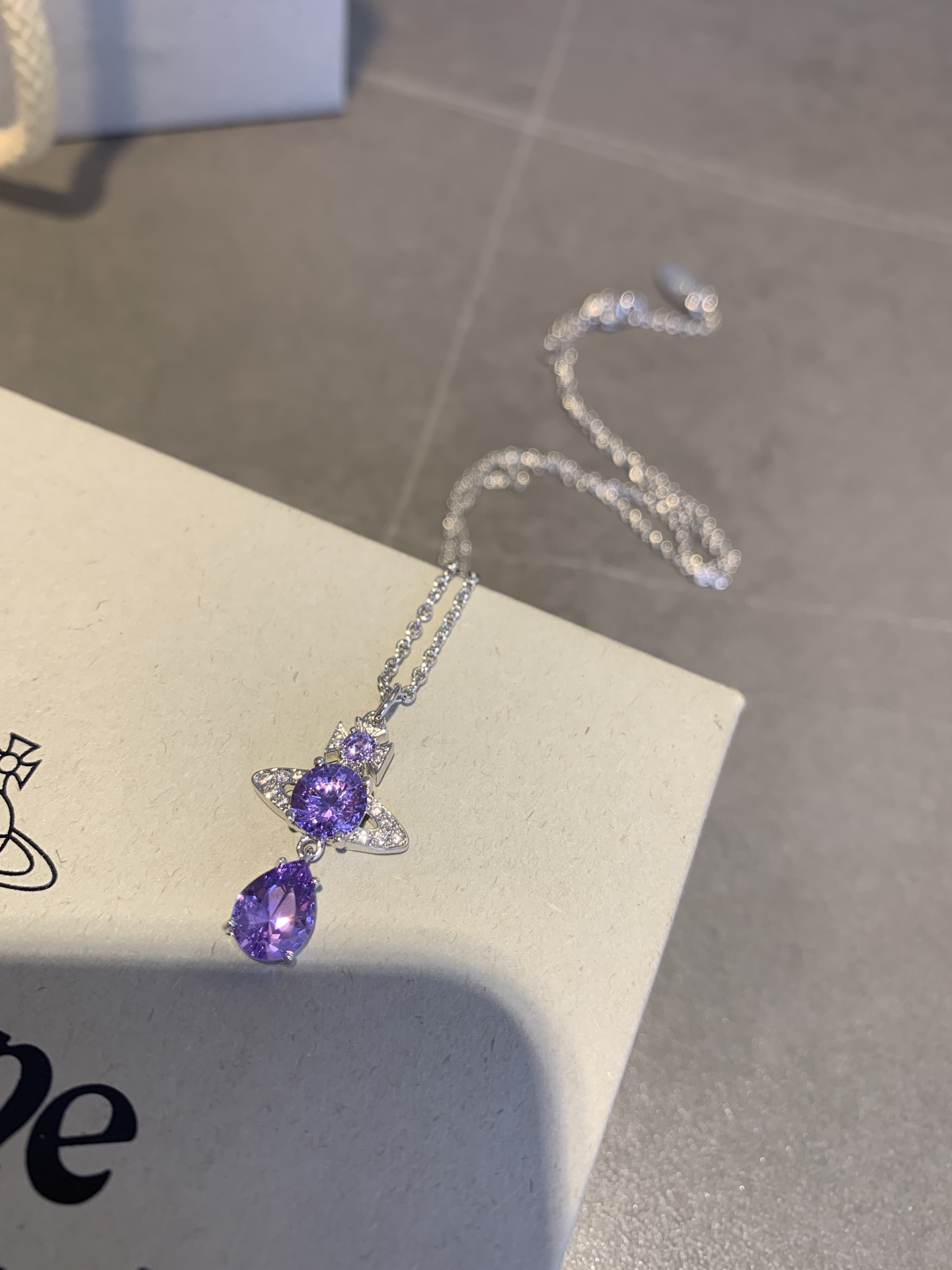 西太后紫钻人鱼泪项链
材质：真金厚镀
链长：40+4cm延长链

平台上很火的紫钻做出来了💪主石都是特别定制的颜色质感❗️靠细节品质赢得市场❗️