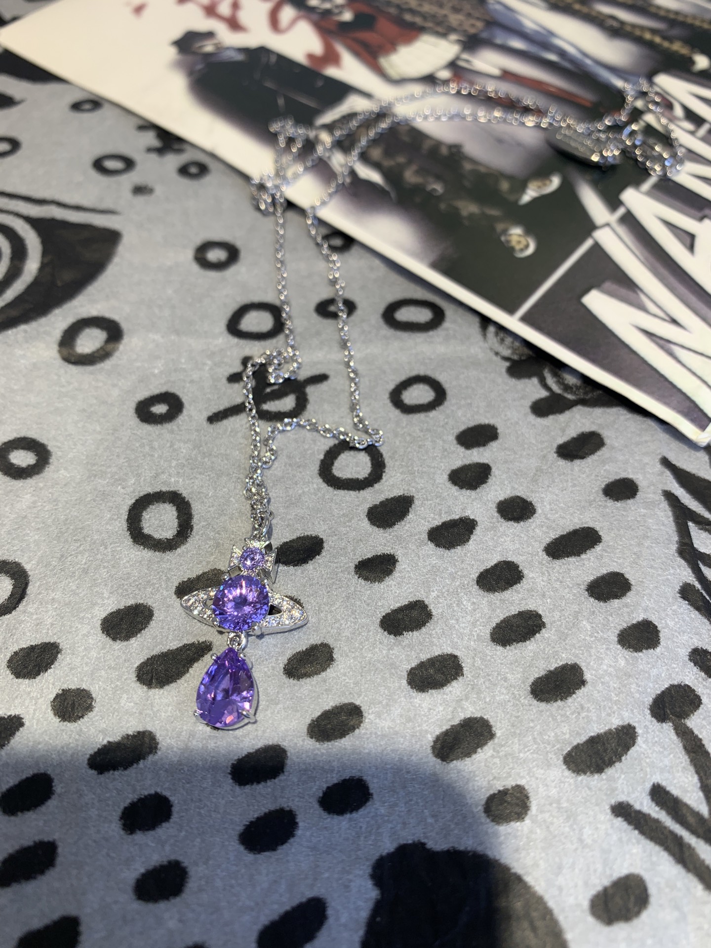 西太后紫钻人鱼泪项链
材质：真金厚镀
链长：40+4cm延长链

平台上很火的紫钻做出来了💪主石都是特别定制的颜色质感❗️靠细节品质赢得市场❗️