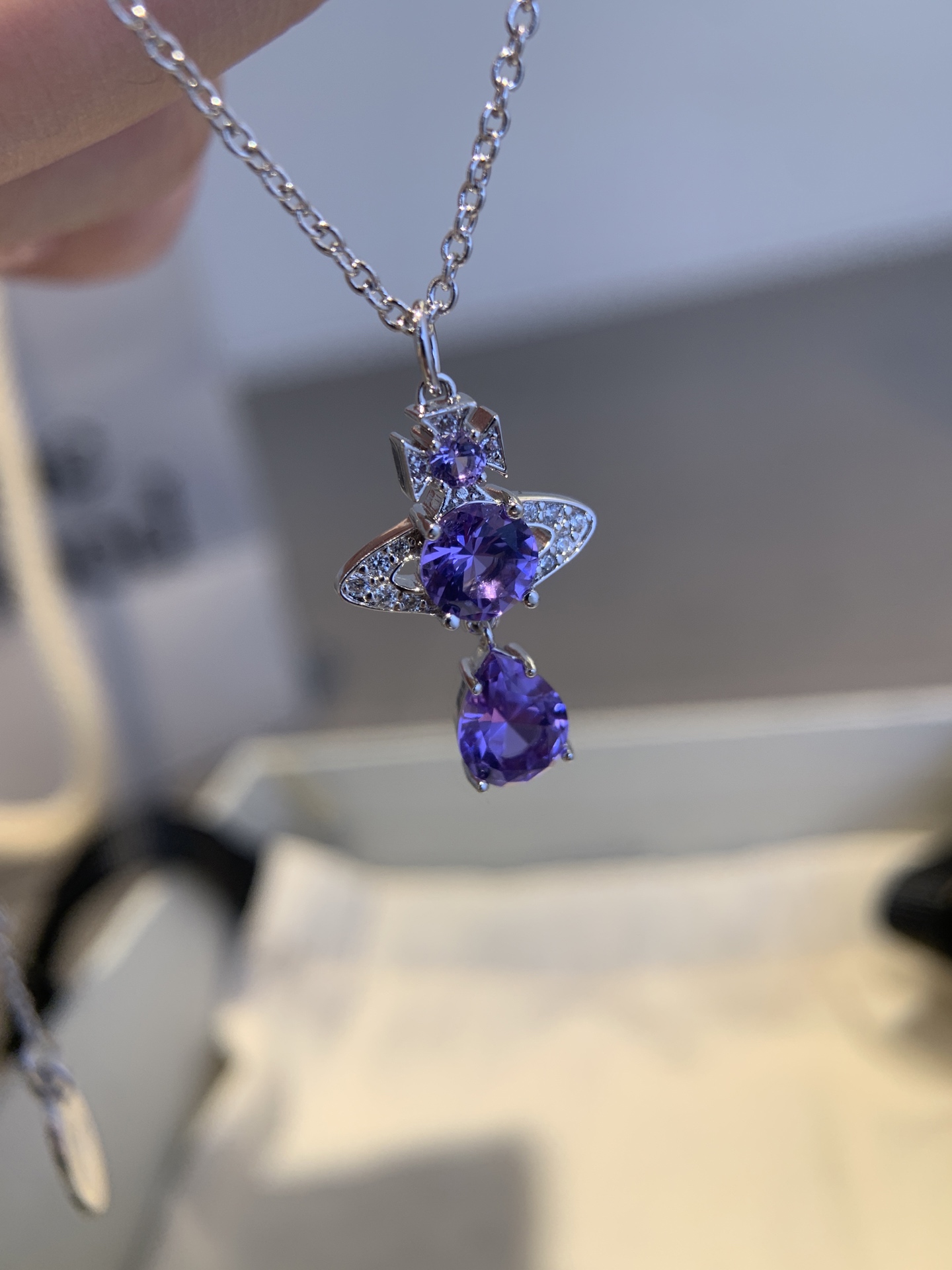 西太后紫钻人鱼泪项链
材质：真金厚镀
链长：40+4cm延长链

平台上很火的紫钻做出来了💪主石都是特别定制的颜色质感❗️靠细节品质赢得市场❗️