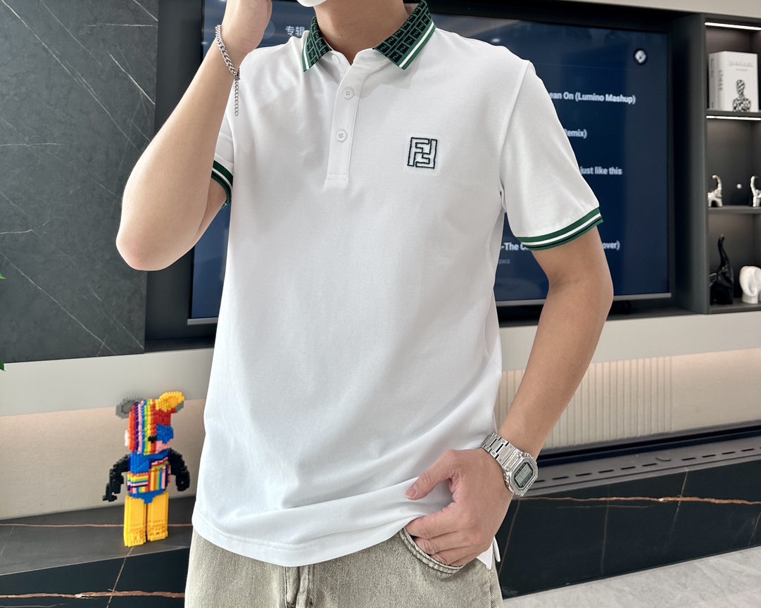 NO:507103,FD Spring and Summer Official Website Synchronization Mature Men Light Mature Men Favorite Style Classic Atmospheric and versatile Business and Casual Polo Collar T-shirts Use imported double mercerized bead floor cotton fabric, comfortable and breathable, delicate texture, super soft and skin-friendly feel!  The lapel design and tailoring are slim fit styles, which are absolutely crisp and handsome in combination!  It can be seen from the locking needle that it is absolutely produced by a large manufacturer. This density of sewing process is absolutely meticulous in handling details!  Highly recommended, and you can't see such a style outside at all!  Size m-xxxl, tees, t-shirt,alexander wang19860909FD 春夏 官网同步 熟男 轻熟男 最爱款式 经典大气百搭商务休闲Polo领T恤 采用进口双丝光珠地棉面料 舒适透气 质感细腻 超柔软亲肤触感！翻领设计,剪裁属于修身版型 绝对挺括帅气的合体型！从锁针可以看出 绝对大厂代工出品 这种密度的缝制工艺 对待细节处理绝对是一丝不苟！强烈推荐 而且外面您是根本看不到这样的款式的！ 尺码 m-xxxl,,tees，t-shirt,alexander wang,Men's clothing