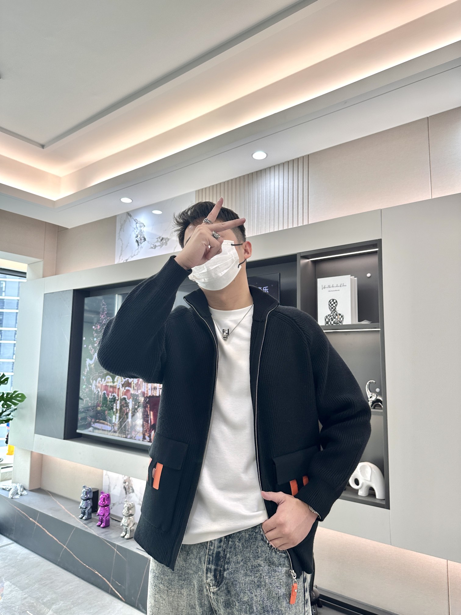 NO:515446,H hot products, autumn and winter, high-end customization, urban style, thickened cardigan sweater. It uses imported wool blend fabric, soft and delicate. Basic styles are indispensable for men's wardrobe. They can be matched with various clothing anytime and anywhere to meet your daily needs. The clothes design is very simple, please buy it now!  Size M-XXXL.,,sweaters,alexander wang19860909H 爆款 秋冬 高级定制 都市风十足 加厚款开衫毛衣. 采用进口羊毛混纺面料 柔软细腻 男人的衣柜都少不了基础款,随时随地都可以拿来搭配各种服饰 满足您日常生活需求 .衣服设计非常的简洁 , 亲们赶紧入手！ 尺码M-XXXL .,,sweaters,alexander wang,Men's clothing