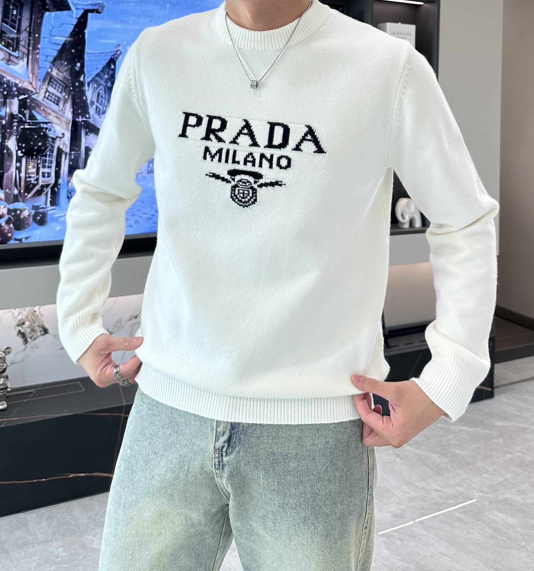 Prad2024秋冬高级定制都市风十足经典简约大气圆领打底针织毛衣采用进口羊毛混纺面料柔软细腻男人的衣柜