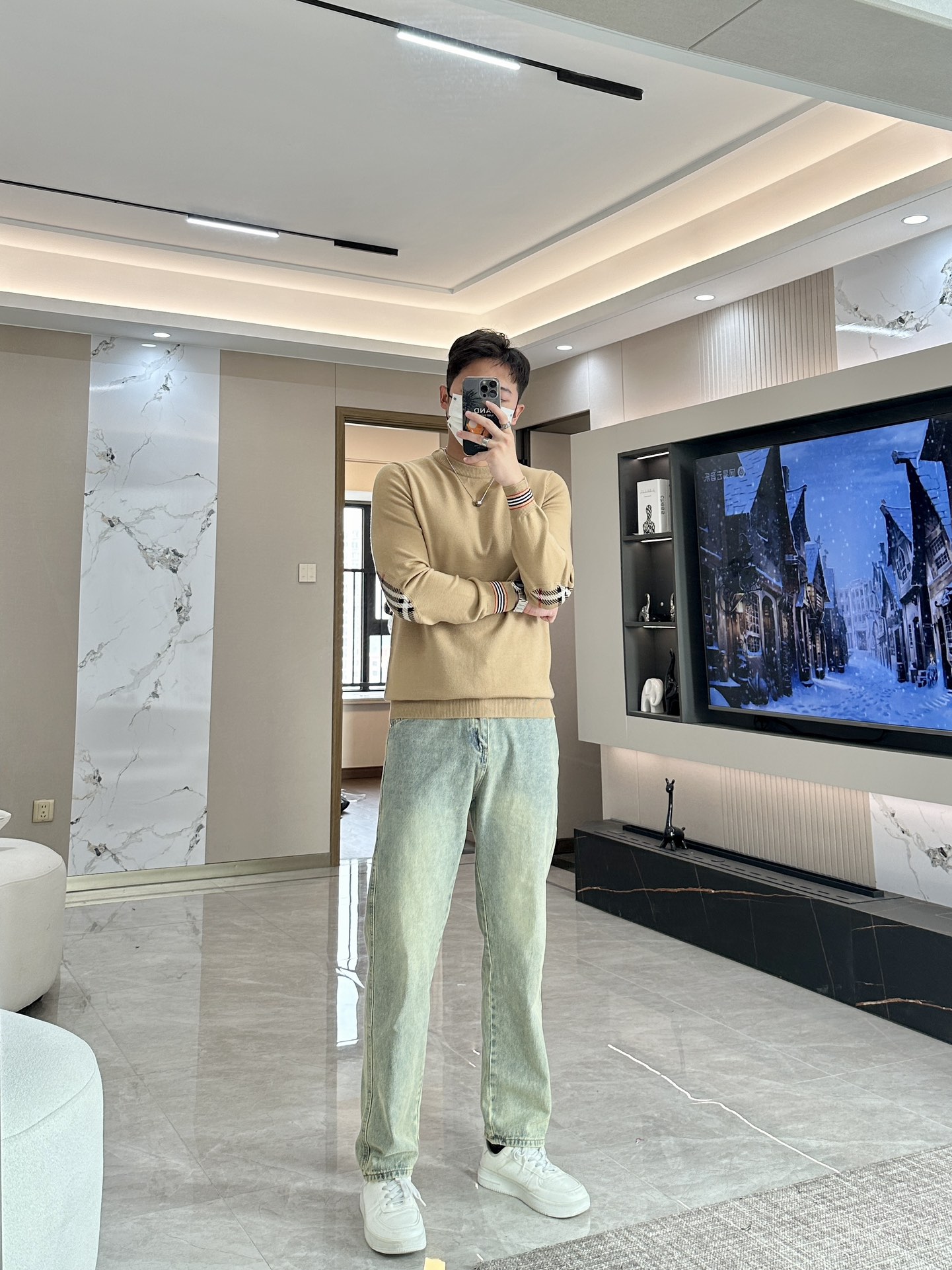 BUR 顶级补丁格纹羊毛针织衫，独家呈现！超级流畅线条感极符合美学基调的一款毛衣，最基础的款式以极简低调