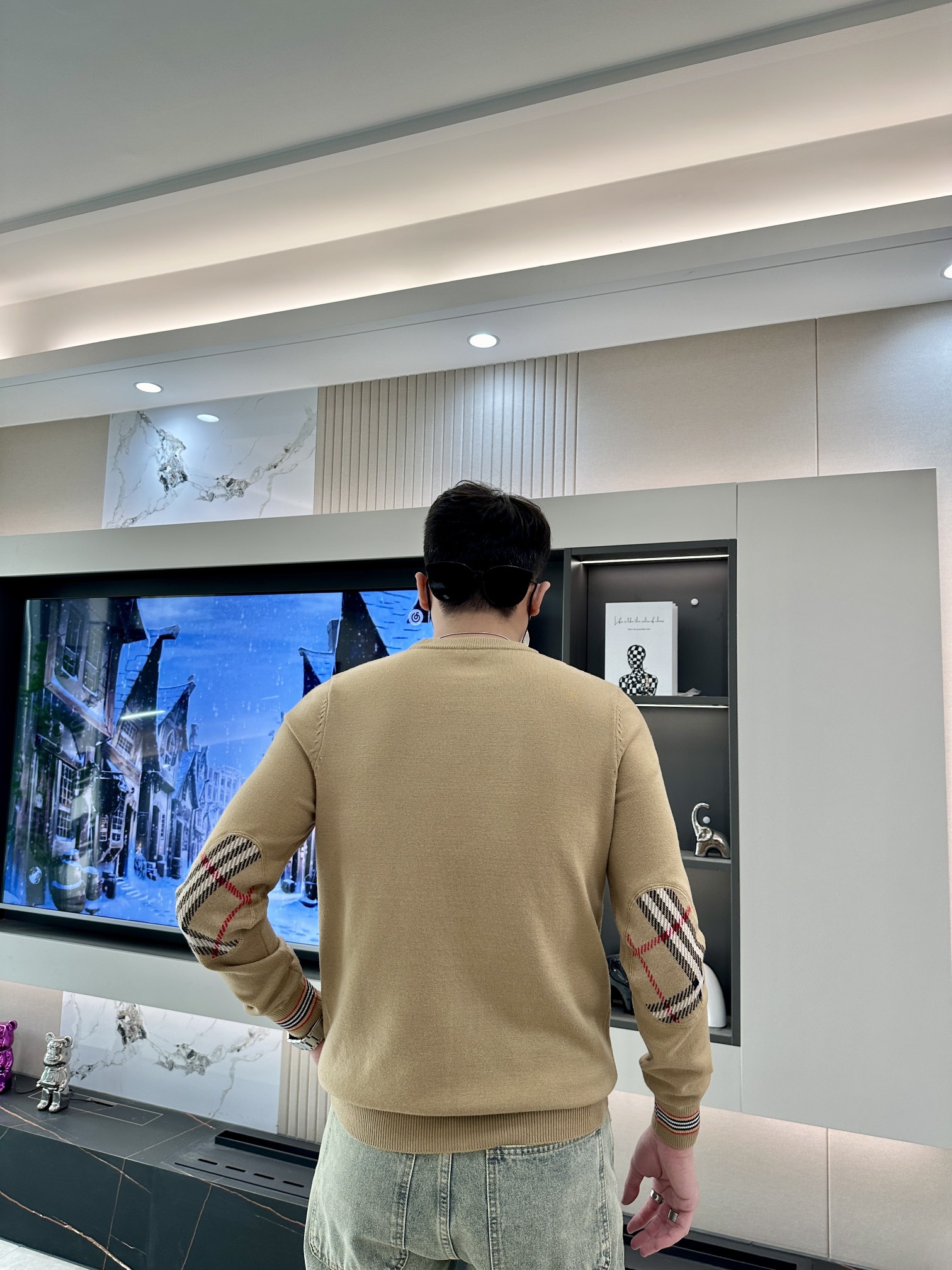 BUR 顶级补丁格纹羊毛针织衫，独家呈现！超级流畅线条感极符合美学基调的一款毛衣，最基础的款式以极简低调