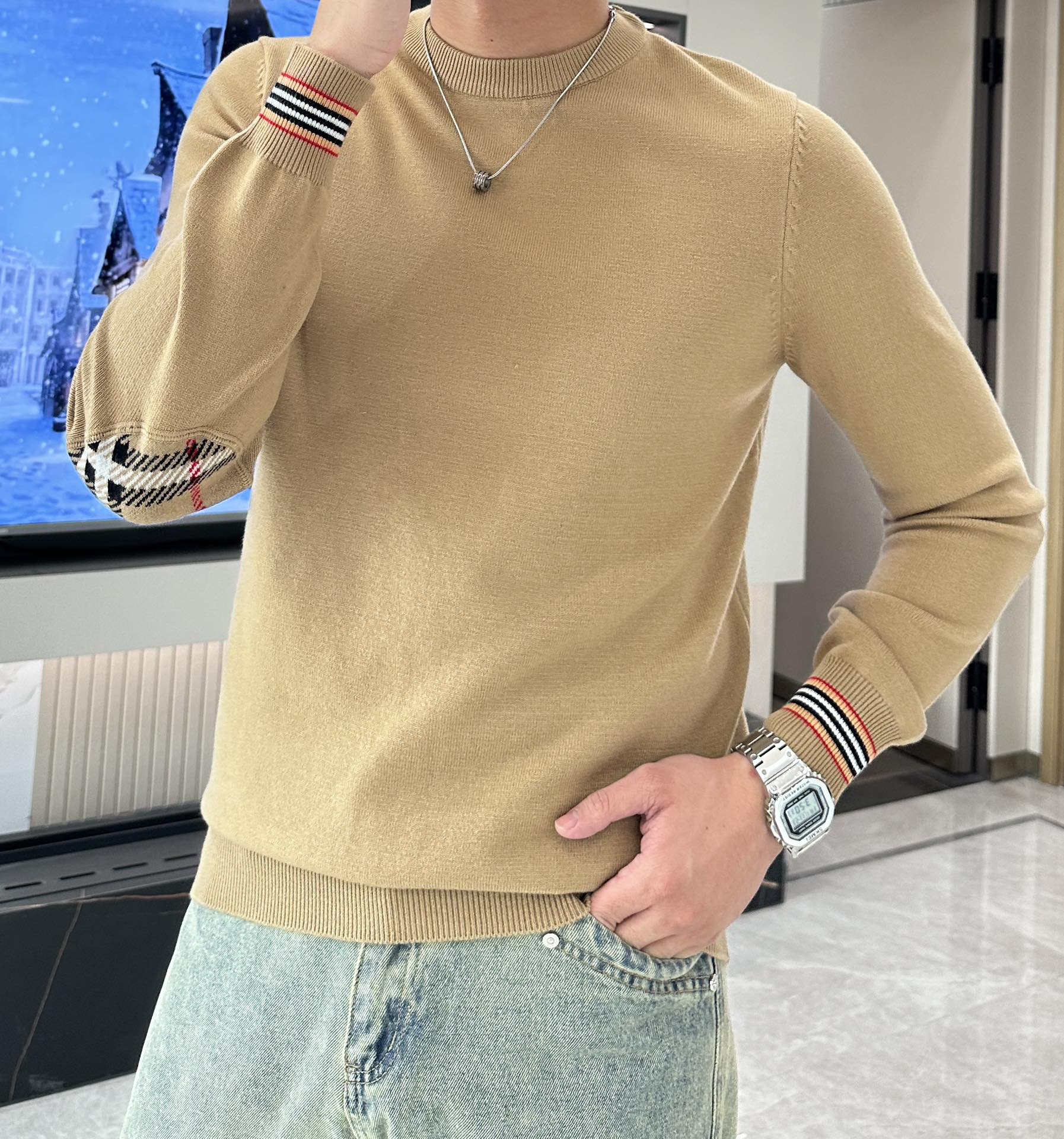 BUR 顶级补丁格纹羊毛针织衫，独家呈现！超级流畅线条感极符合美学基调的一款毛衣，最基础的款式以极简低调