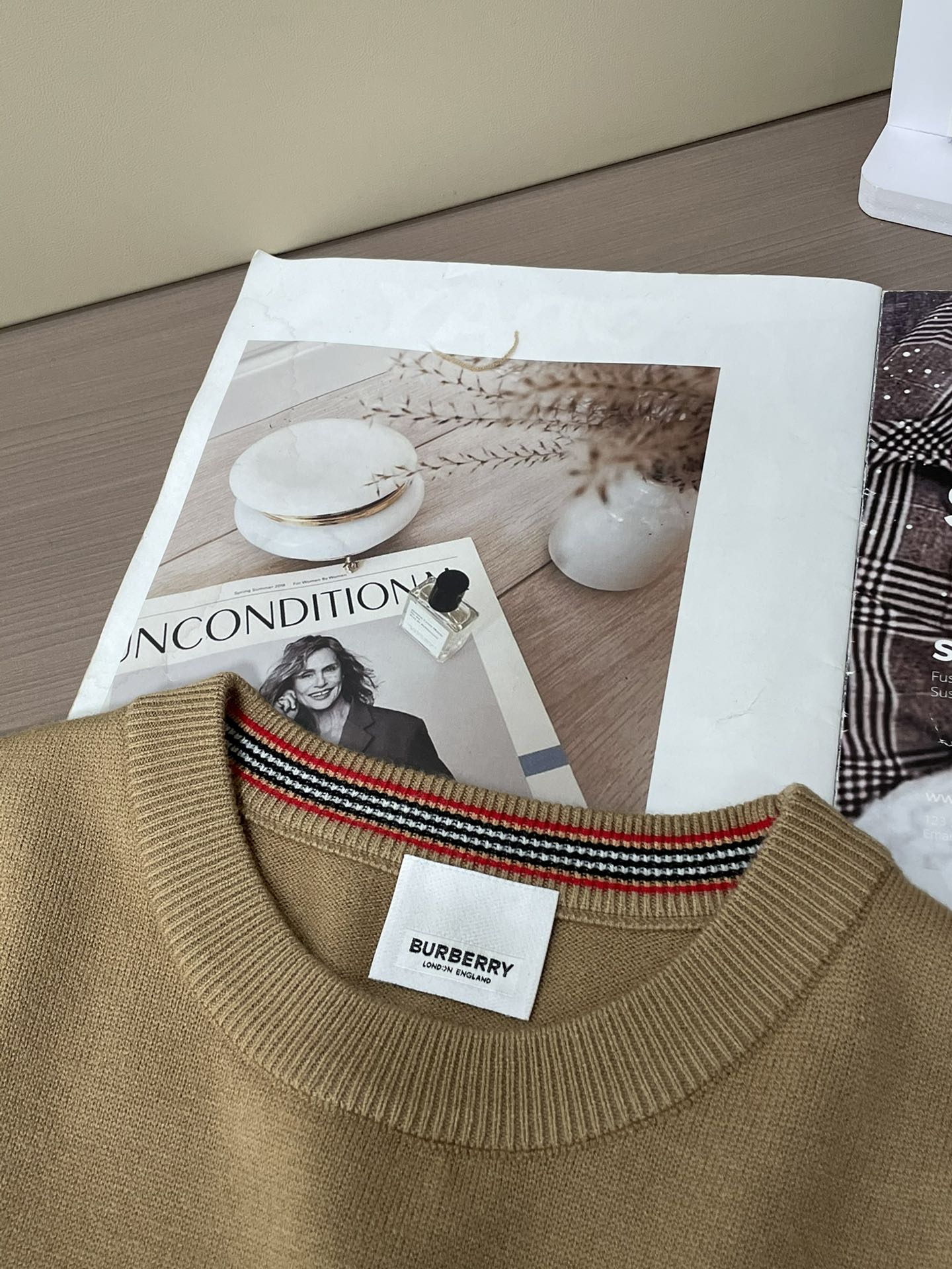 BUR 顶级补丁格纹羊毛针织衫，独家呈现！超级流畅线条感极符合美学基调的一款毛衣，最基础的款式以极简低调