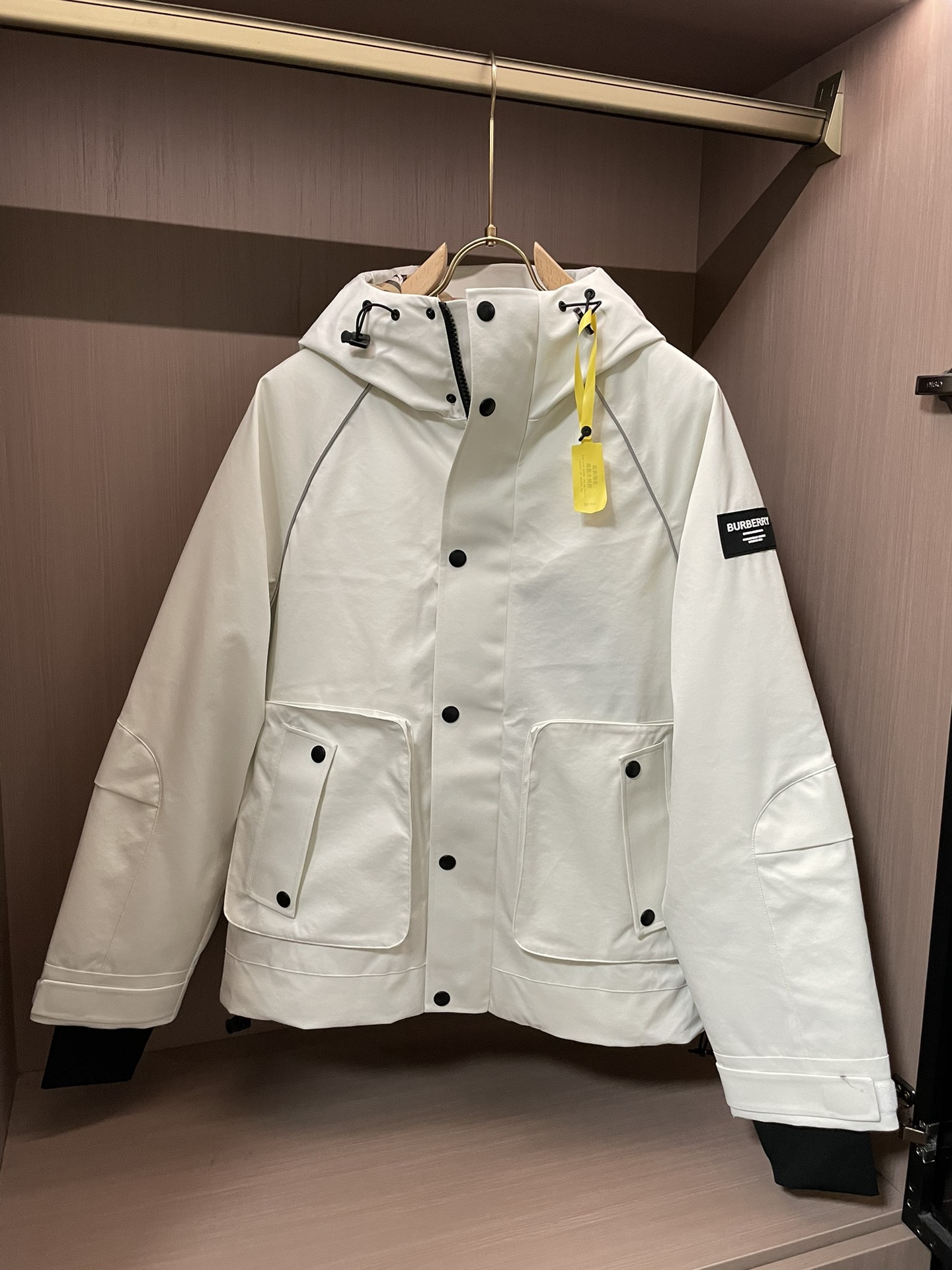 Burberry巴宝莉代购级别高端订单新款男款滑雪服羽绒服休闲户外型羽绒服防风防水压胶工艺90绒黑色/白