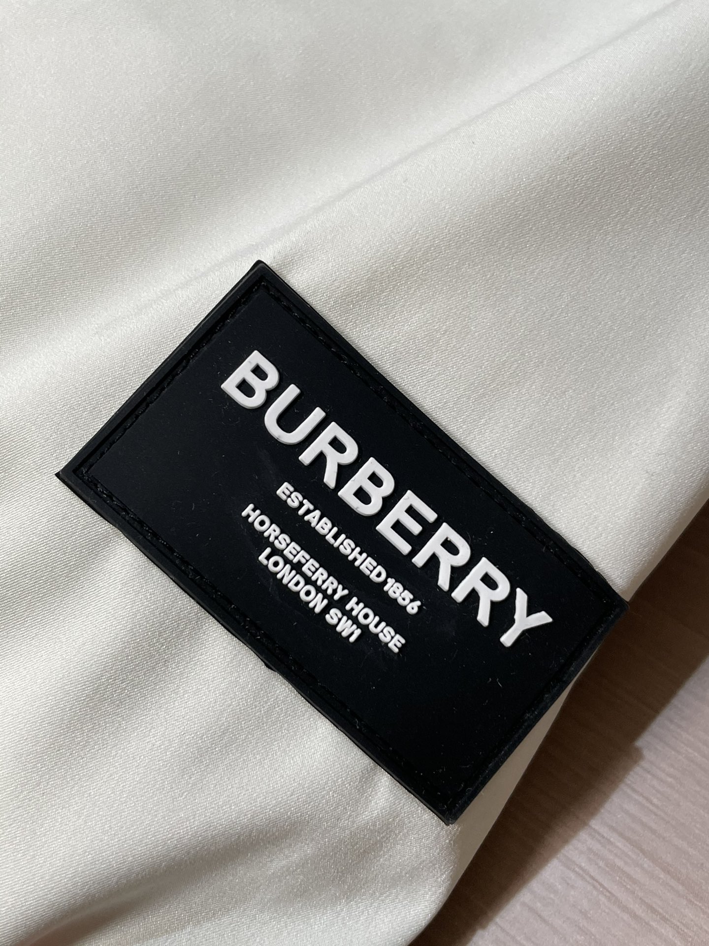 Burberry巴宝莉代购级别高端订单新款男款滑雪服羽绒服休闲户外型羽绒服防风防水压胶工艺90绒黑色/白