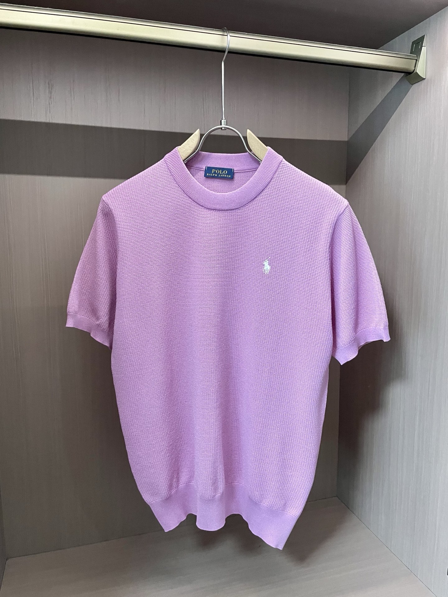 “Ralph Lauren’s Summer 2025 Round-Collar Polo: Airy, Comfortable, Stylish Design” - 图片 5