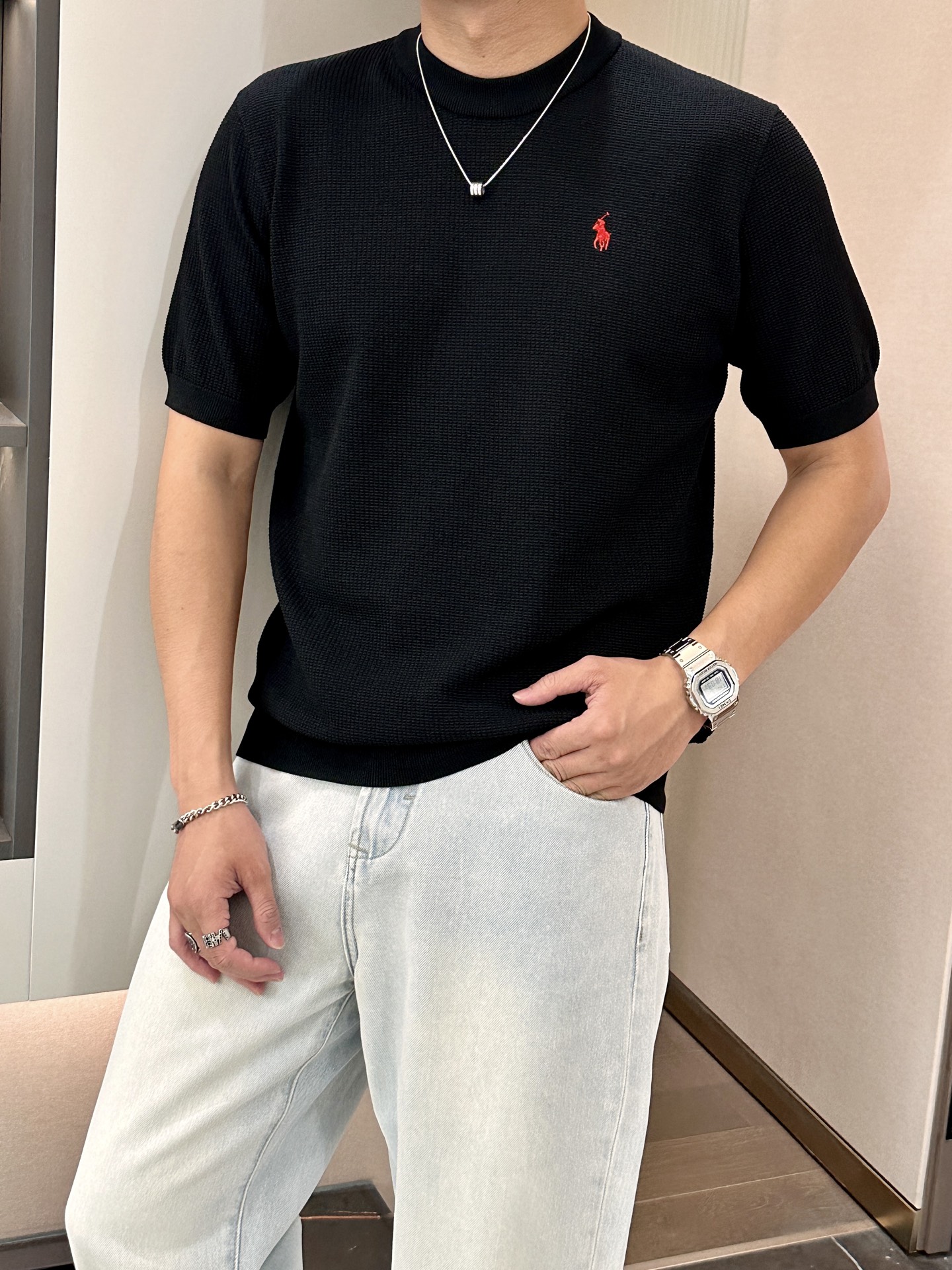 Ralph Lauren’s Summer 2025 Polo Shirt: Square Design, Branded Pony Embroidery - 图片 3
