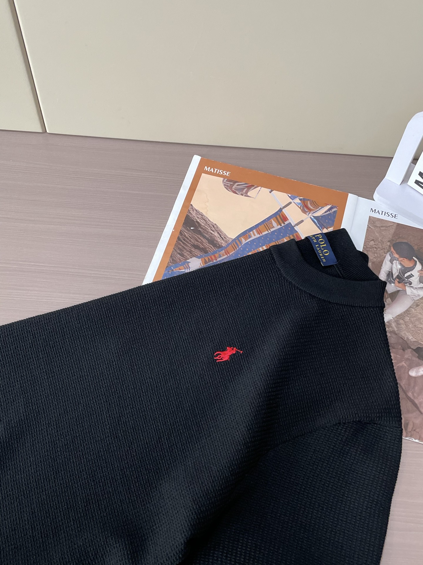 Ralph Lauren’s Summer 2025 Polo Shirt: Square Design, Branded Pony Embroidery - 图片 9