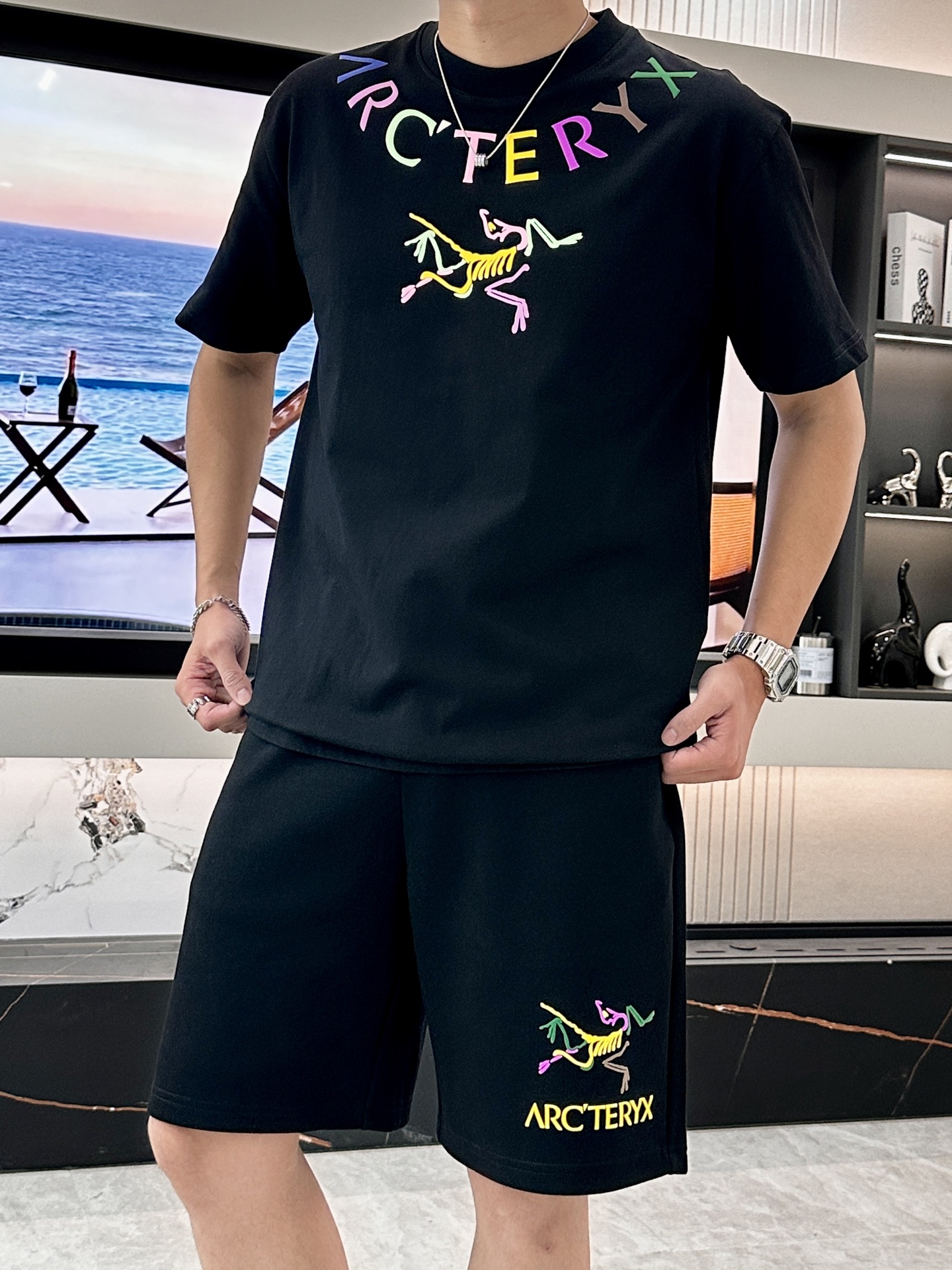 NO:440813,Archaeopteryx round neck short-sleeved shorts suit half-sleeved suit top version trading company channel orders, exclusive limited overseas quality, classic is eternal, absolutely worth buying!  This type of suit is also a must-have for lazy people. You don’t have to think about how to match it, just do it easily!  Custom-made fabrics are provided with smooth touch, but they are crisp and stylish, with a full texture on the upper body!  The overall style is simple and generous without losing style, with a strong sense of upper body, absolutely at the forefront of fashion, very comfortable to wear, no need to say much about the style and cutting of pants, the upper body is exquisite and vivid, and the truly palace-level casual pants can be competent for various occasions whether they are sports or casual. It is worth recommending Amway, and roaring recommendation!  !  Top size XS-L Shorts Size M-3XL,arc'teryx,shorts,T-shirt,alexander wang19860909始祖鸟 圆领短袖短裤套装 半袖套装顶级版本贸易公司渠道订单,海外精品独家限定发售,经典即永恒,入手绝对值的！这种类型的套装也是懒人必备的一套,不用想怎么搭配,直接一套轻松搞定！客供定制面料,触感顺滑,却又挺括有型,上身质感十足！ 整体简洁大方而不失格调,上身感极强,绝对走在时尚最前端,穿着非常舒适,裤型款式和裁剪亦无需多言,上身精致跃然,真正殿堂级的休闲裤,无论是运动还是休闲时候都能胜任各种场合,值得安利,咆哮推荐！！ 上衣尺码XS-L 短裤尺码M-3XL,arc'teryx,shorts,T-shirt,alexander wang,Men's clothing