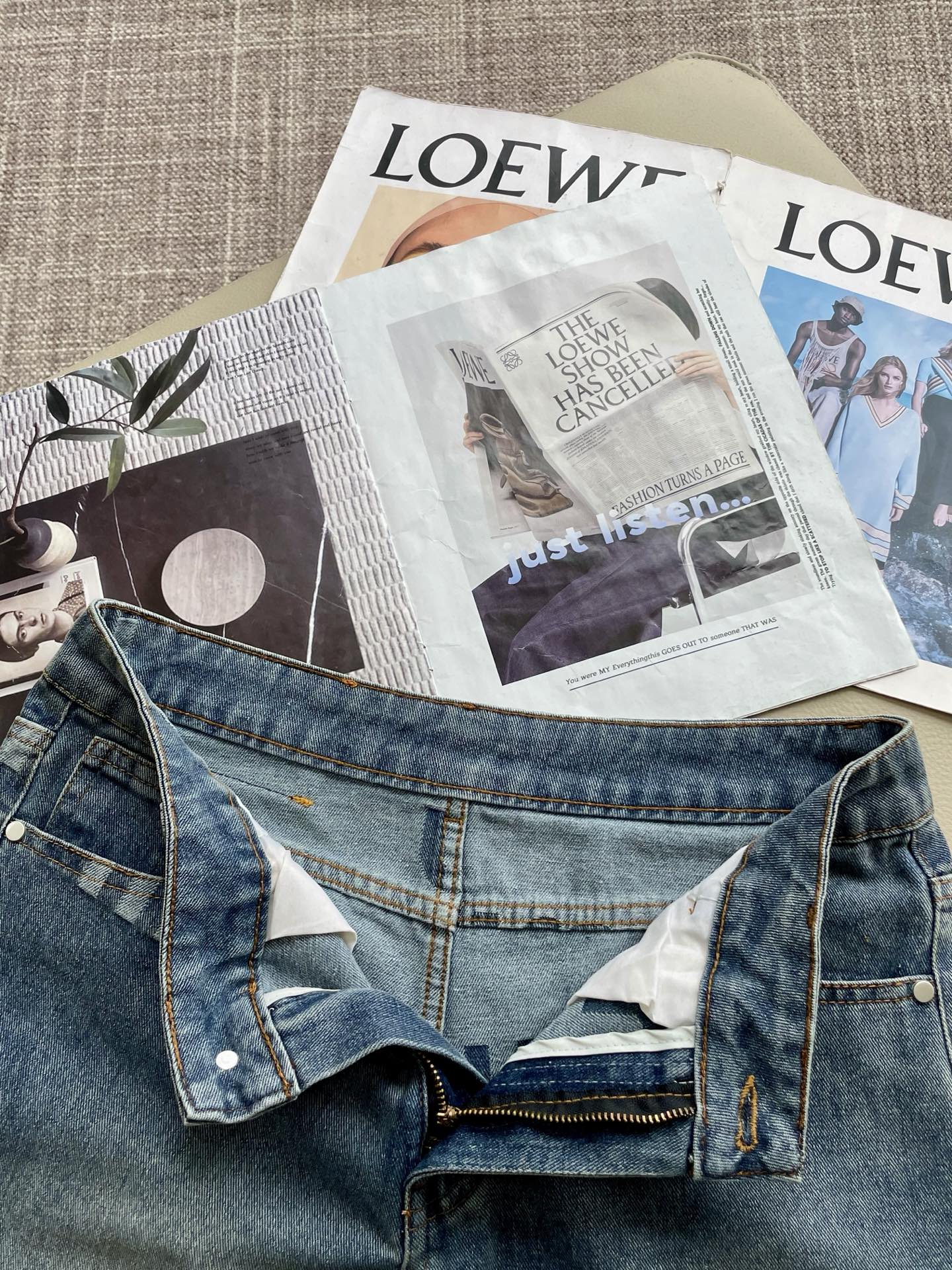 Miumiu 2025s High-End Custom Summer Boys’ Leisure Jeans with Brand Element Design - 图片 3