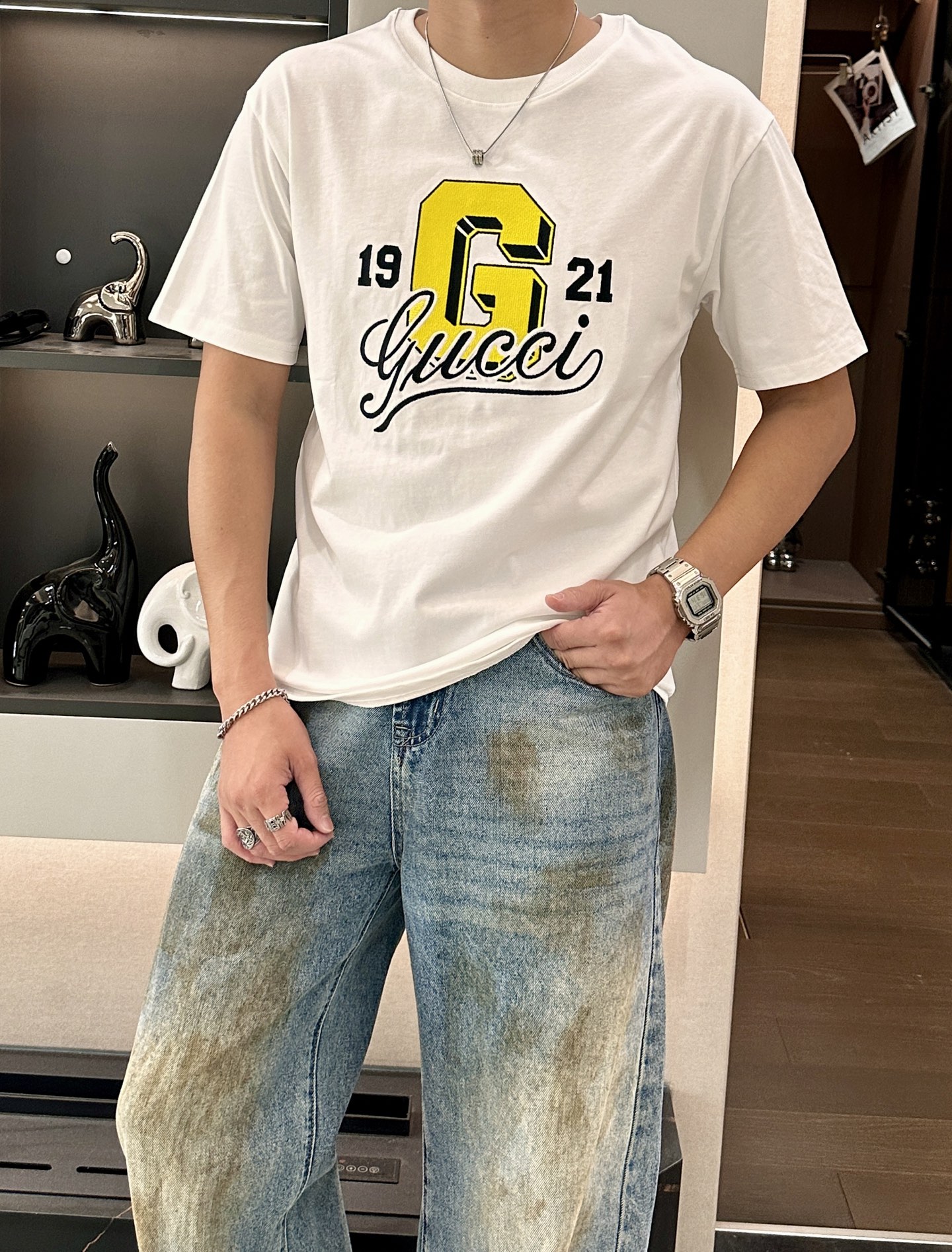 NO:415008,Gucc official website same model, the same model, the same model, the same model, the same model, the most important recommendation!  2025ss summer clothing new products, on sale in counter, the latest series of pattern logo short-sleeved T-shirts, the rhythm of each person having to hand in one piece!  Imported top combed cotton fabric is extremely skin-friendly and comfortable. It feels very delicate to the touch, has a good texture, and perfectly reflects the three-dimensional feeling. It is in line with the brand's consistent design style. It is a very good overall style. It is completely fine to wear it alone. Size M-XXXL, gucci, T-shirt,tees, t-shirt,alexander wang19860909Gucc 官网同款 官网同款 官网同款 重磅推荐！2025ss夏装新品 专柜在售 最新系列图案logo短袖T恤 必须人手一件的节奏！进口顶极精梳棉面料,极为亲肤舒适 摸上去非常的细腻,质感很好,完美体现立体感 符合品牌一贯设计风格,整体非常不错的一款,内搭单穿都完全没问题 尺码M-XXXL,,gucci,T-shirt,tees，t-shirt,alexander wang,Men's clothing