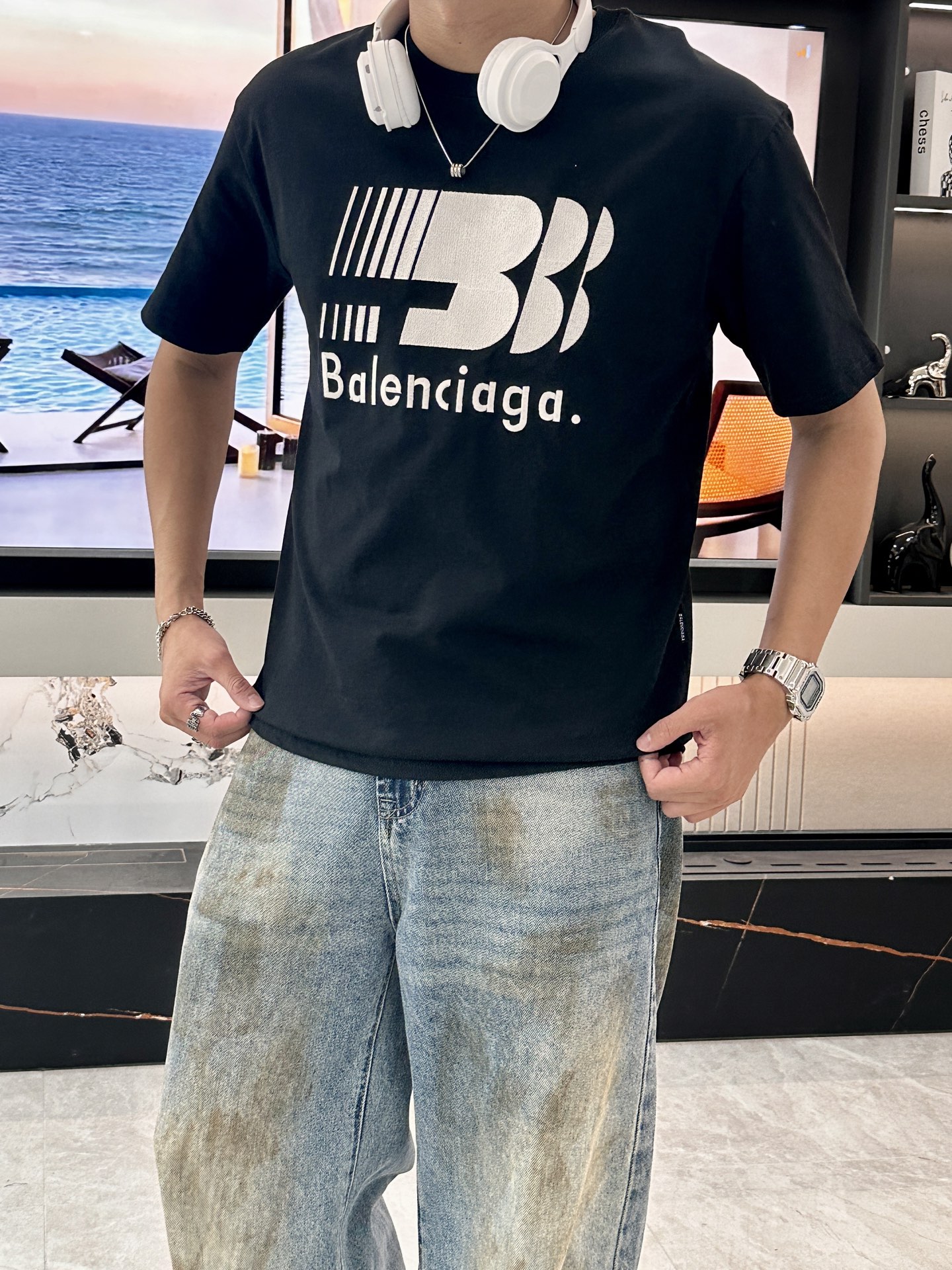 NO:415016,Balenciaga The same model on the official website The same model on the official website The same model on the official website The most important recommendation!  2025ss summer clothing new products, on sale in counter, the latest series of pattern logo short-sleeved T-shirts, the rhythm of each person having to hand in one piece!  Imported top combed cotton fabric is extremely skin-friendly and comfortable. It feels very delicate to the touch, has a good texture, and perfectly reflects the three-dimensional feeling. It is in line with the brand's consistent design style. It is a very good overall style. It is completely fine to wear it alone. Size M-XXXL, balenciaga, T-shirt,tees, t-shirt,alexander wang19860909巴黎世家 官网同款 官网同款 官网同款 重磅推荐！2025ss夏装新品 专柜在售 最新系列图案logo短袖T恤 必须人手一件的节奏！进口顶极精梳棉面料,极为亲肤舒适 摸上去非常的细腻,质感很好,完美体现立体感 符合品牌一贯设计风格,整体非常不错的一款,内搭单穿都完全没问题 尺码M-XXXL,,balenciaga,T-shirt,tees，t-shirt,alexander wang,Men's clothing