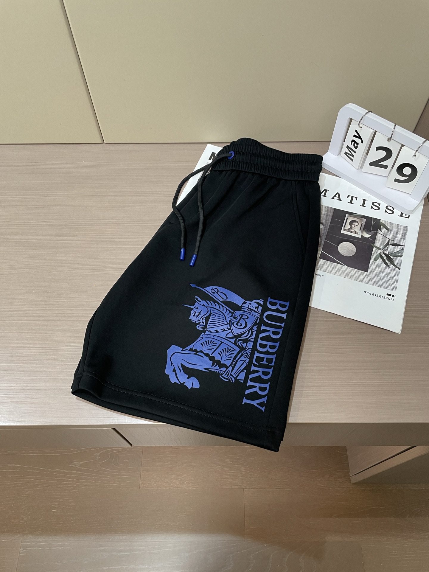 
BUR 2025夏季短裤！百搭松紧腰休闲五分裤！松紧腰 两侧插袋 面料采用客供定织高支纯棉料，上身透气