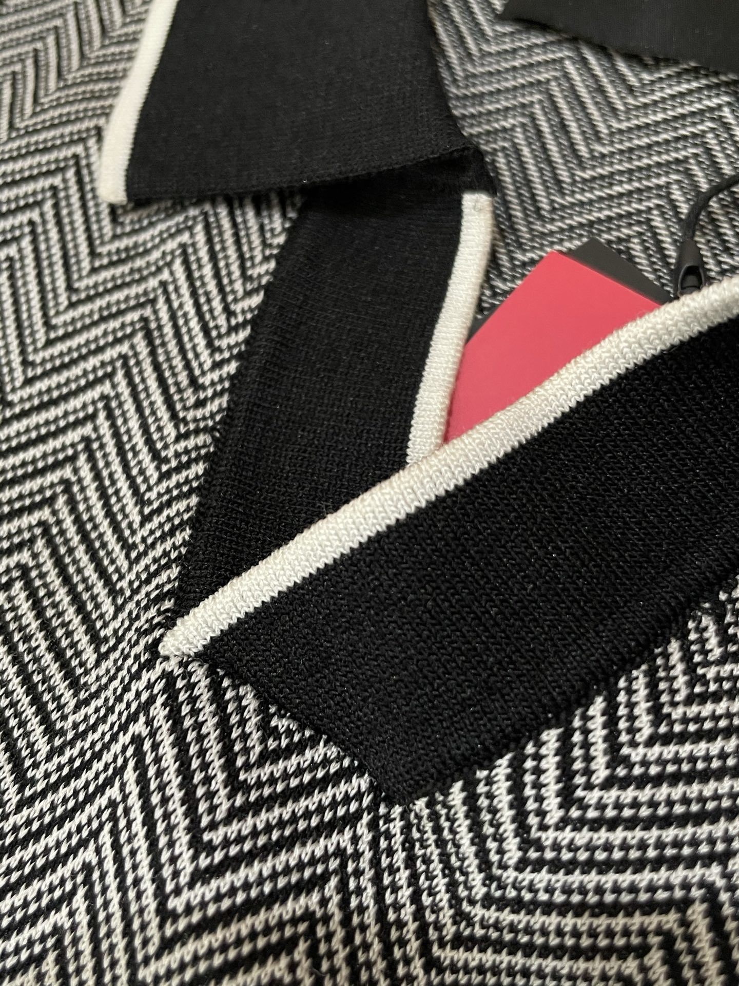 Kiton 2025春夏最新男士翻领短袖针织衫,精选针织棉质面料制成, 60支超柔长绒棉,16针密致针