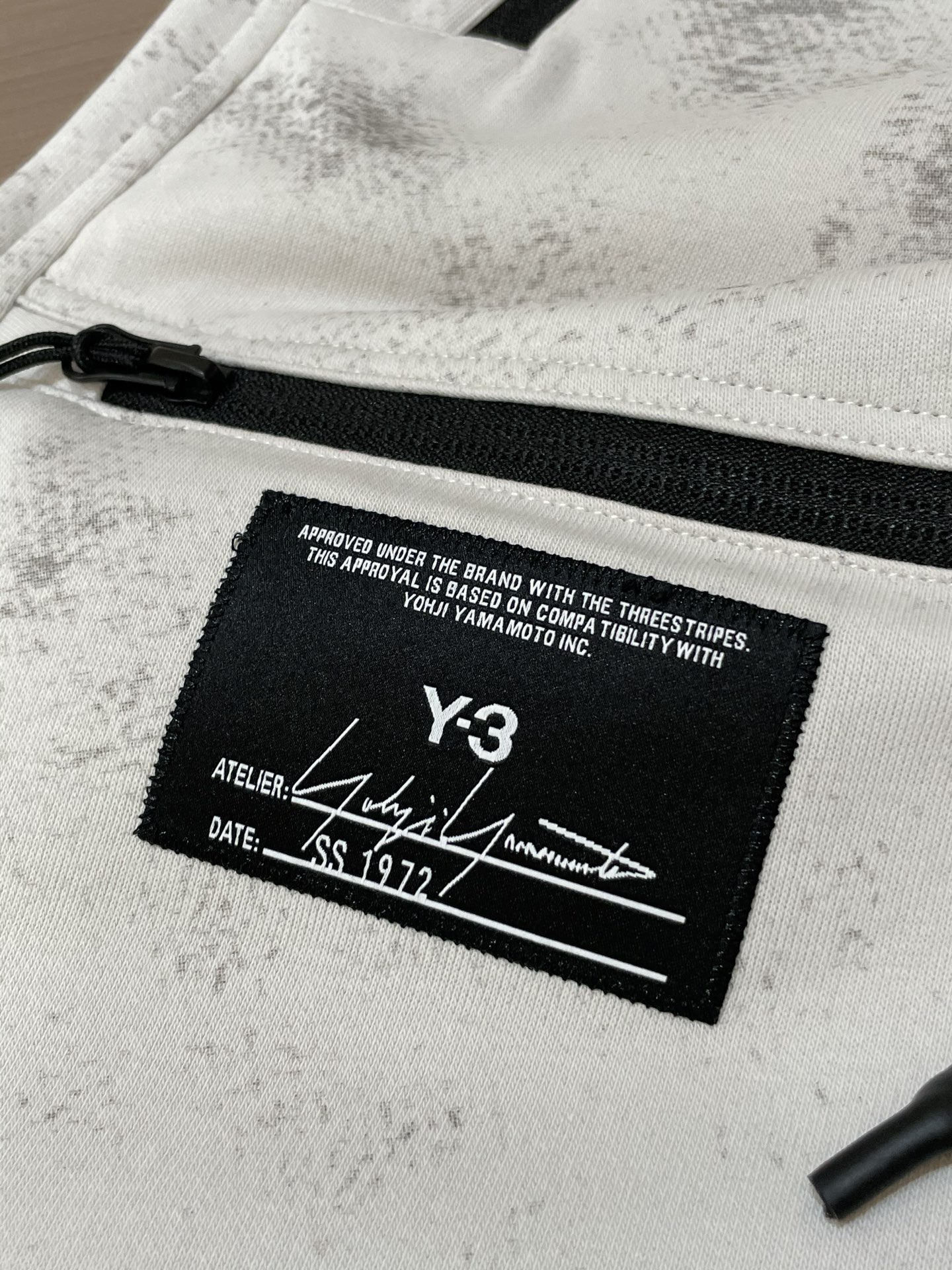 Y-3 2025 Summer Shorts: High Cotton, Fresh Air, Tight Fit, Comfortable Waist, Zenium Fabric. - 图片 5