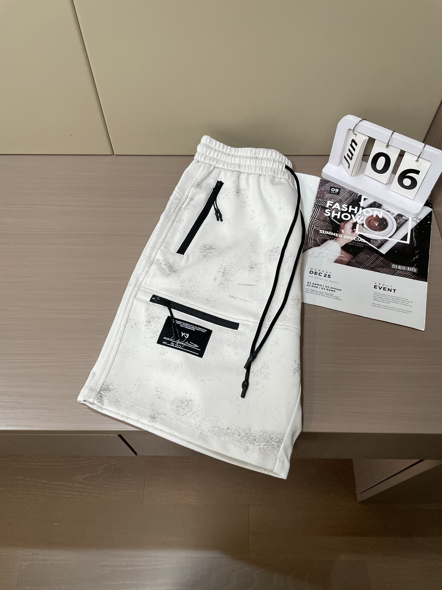 Y-3 2025 Summer Shorts: High Cotton, Fresh Air, Tight Fit, Comfortable Waist, Zenium Fabric. - 图片 7
