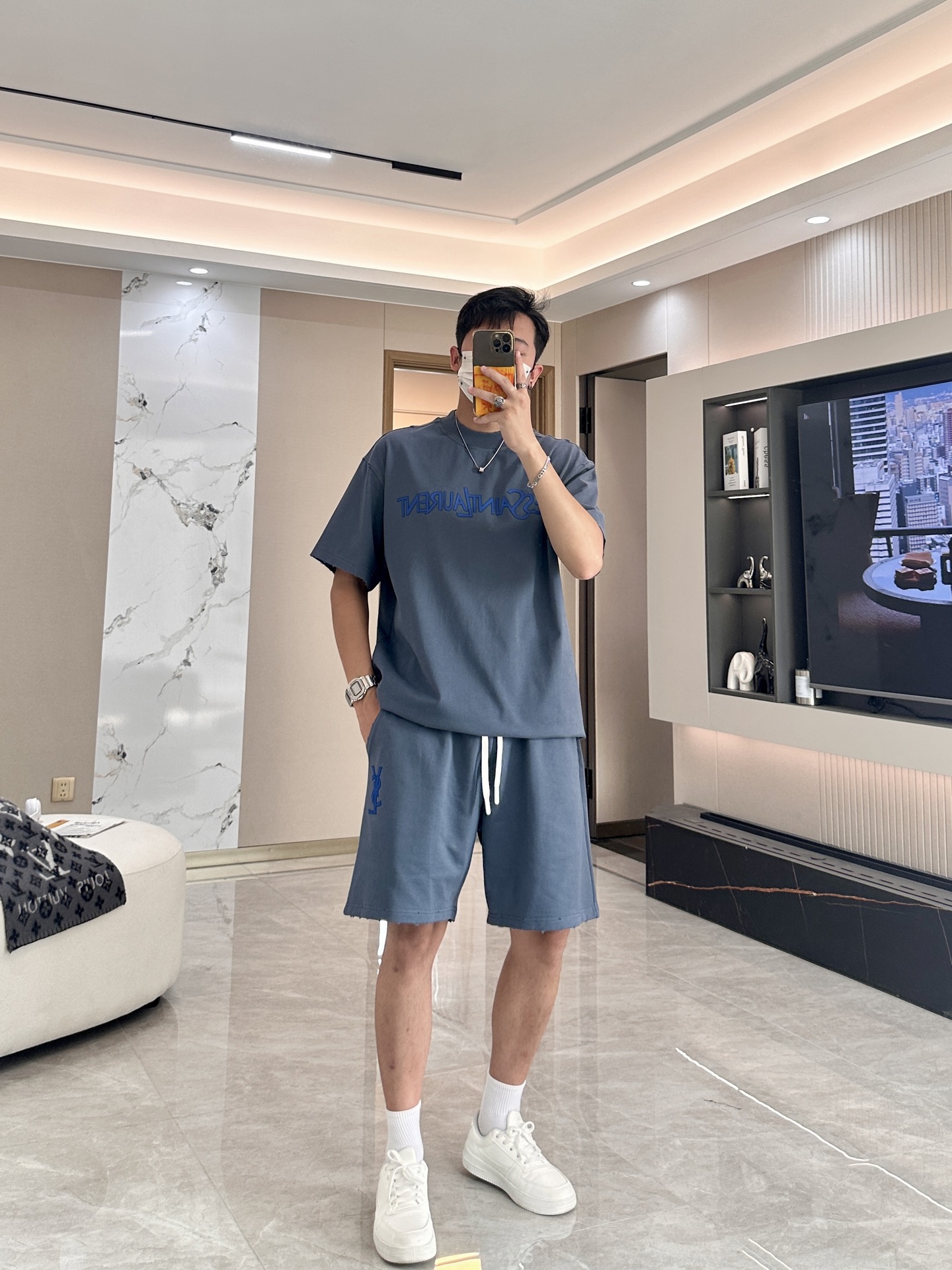 NO:522220,Saint Laurent round neck short-sleeved shorts suit half-sleeved suit top version trading company channel orders, exclusive limited overseas quality for sale, classic is eternal, absolutely worth buying!  This type of suit is also a must-have for lazy people. You don’t have to think about how to match it, just do it easily!  Custom-made fabrics are provided with smooth touch, but they are crisp and stylish, with a full texture on the upper body!  The overall style is simple and generous without losing style, with a strong sense of upper body, absolutely at the forefront of fashion, very comfortable to wear, no need to say much about the style and cutting of pants, the upper body is exquisite and vivid, and the truly palace-level casual pants can be competent for various occasions whether they are sports or casual. It is worth recommending Amway, and roaring recommendation!  !  /1 set (not sold) Top size S-3XL Pants size 29-36,,saint laurent,shorts,T-shirt,alexander wang19860909圣罗兰 圆领短袖短裤套装 半袖套装顶级版本贸易公司渠道订单,海外精品独家限定发售,经典即永恒,入手绝对值的！这种类型的套装也是懒人必备的一套,不用想怎么搭配,直接一套轻松搞定！客供定制面料,触感顺滑,却又挺括有型,上身质感十足！ 整体简洁大方而不失格调,上身感极强,绝对走在时尚最前端,穿着非常舒适,裤型款式和裁剪亦无需多言,上身精致跃然,真正殿堂级的休闲裤,无论是运动还是休闲时候都能胜任各种场合,值得安利,咆哮推荐！！ /1套（不拆卖) 上衣尺码S-3XL 裤子尺码29-36,,saint laurent,shorts,T-shirt,alexander wang,Men's clothing