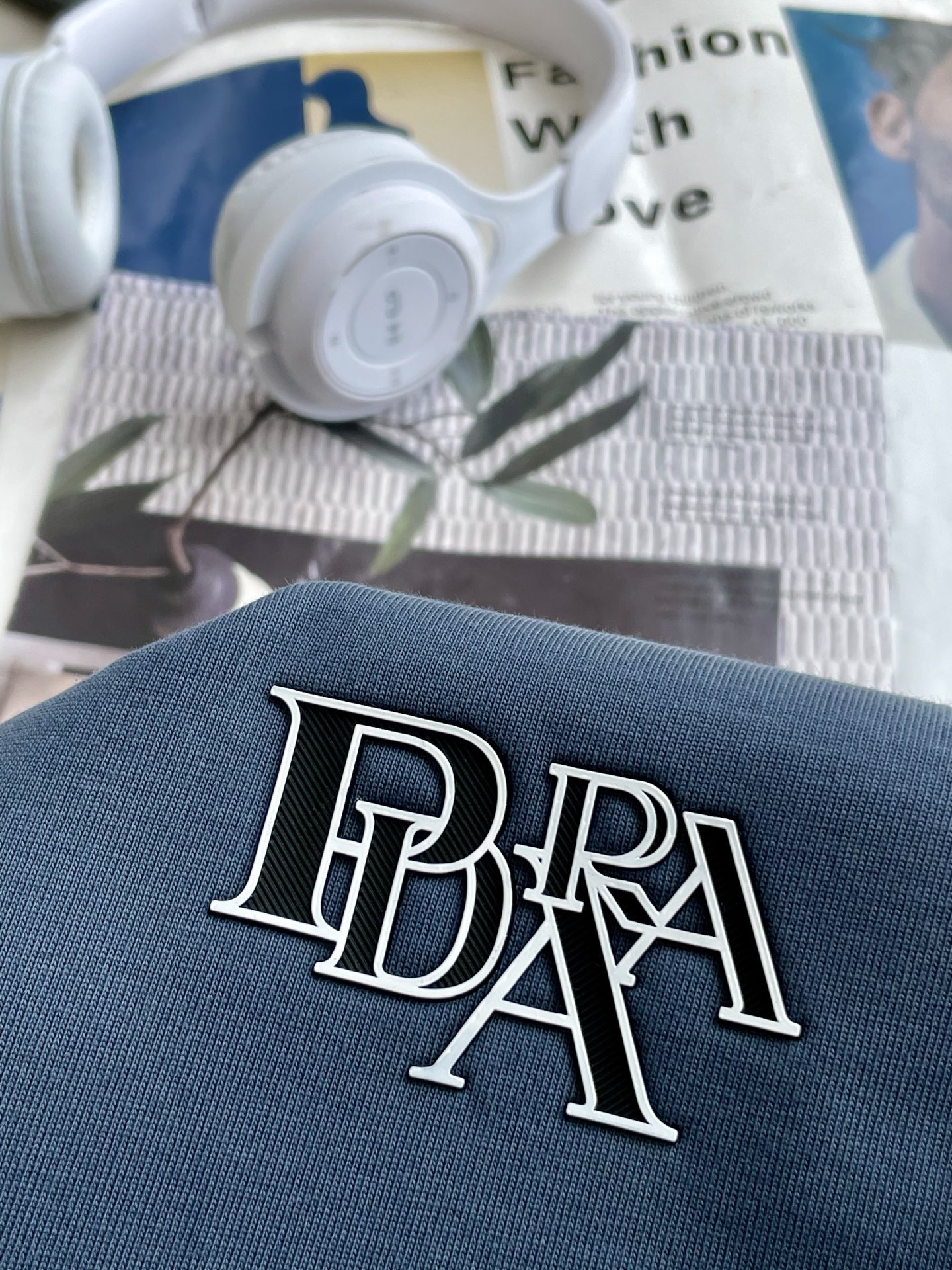 Prad 2025春夏款/官网同步面料采用重磅纯棉精梳棉面料，OS宽松版型，上身版型超正！日常百搭，衣橱