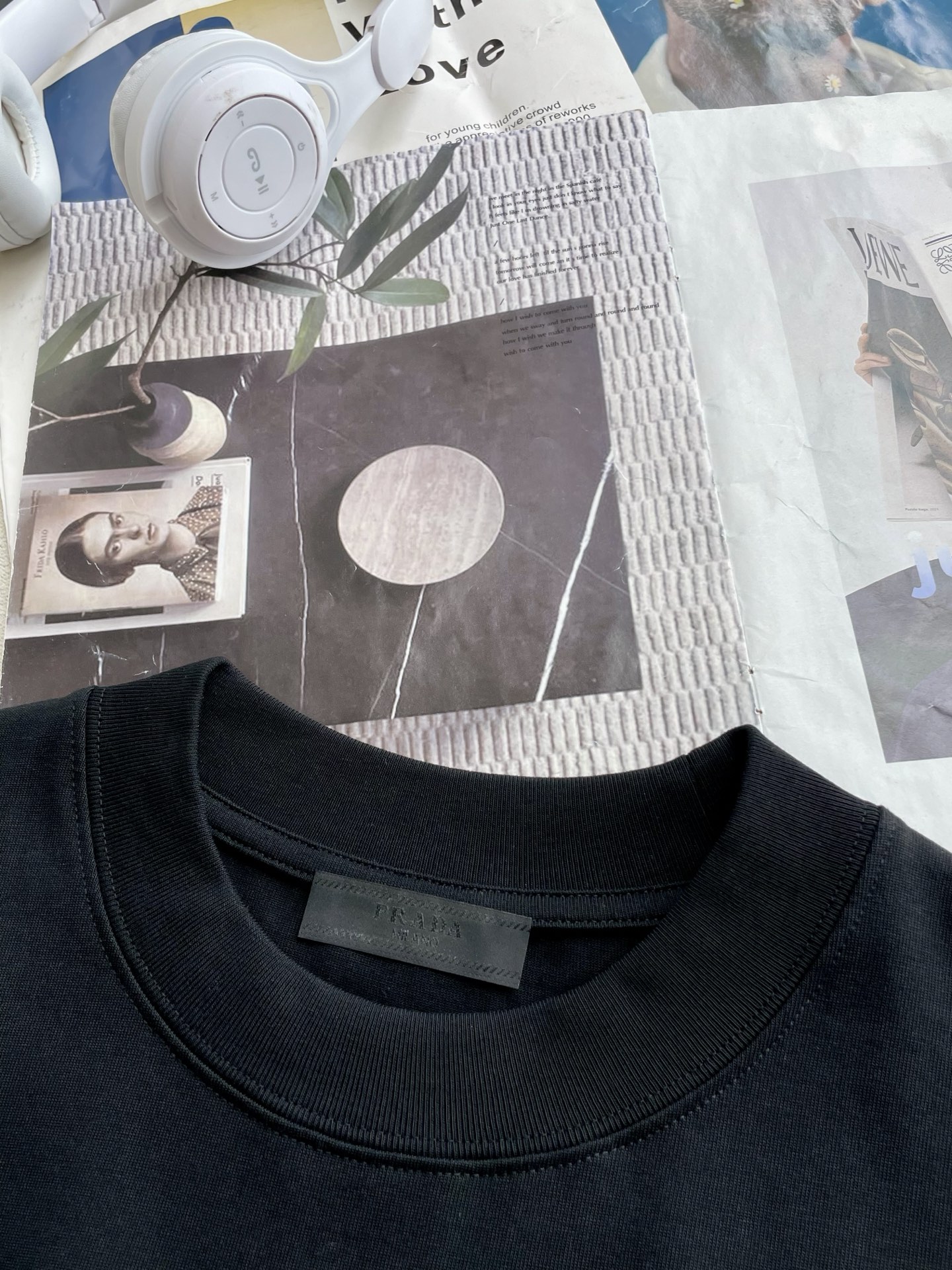 Prad 2025春夏款/官网同步面料采用重磅纯棉精梳棉面料，OS宽松版型，上身版型超正！日常百搭，衣橱