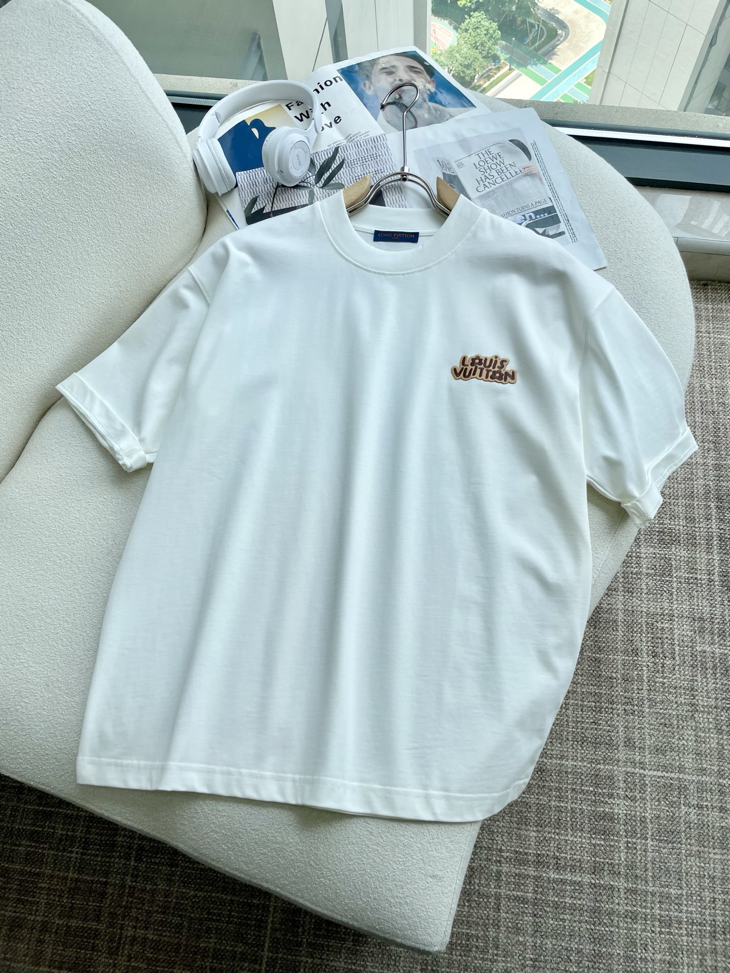 Lv 2025春夏款/官网同步面料采用重磅纯棉精梳棉面料，OS宽松版型，上身版型超正！日常百搭，衣橱必备