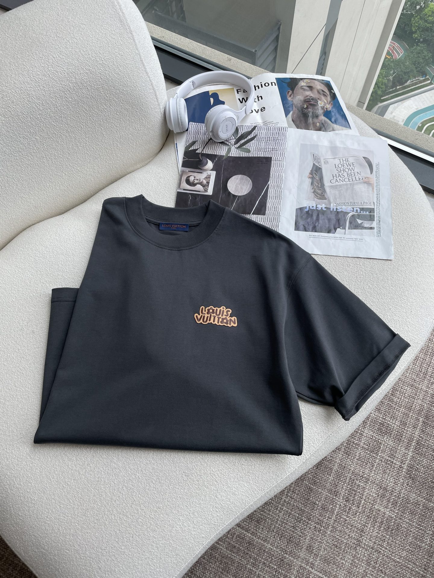 Lv 2025春夏款/官网同步面料采用重磅纯棉精梳棉面料，OS宽松版型，上身版型超正！日常百搭，衣橱必备