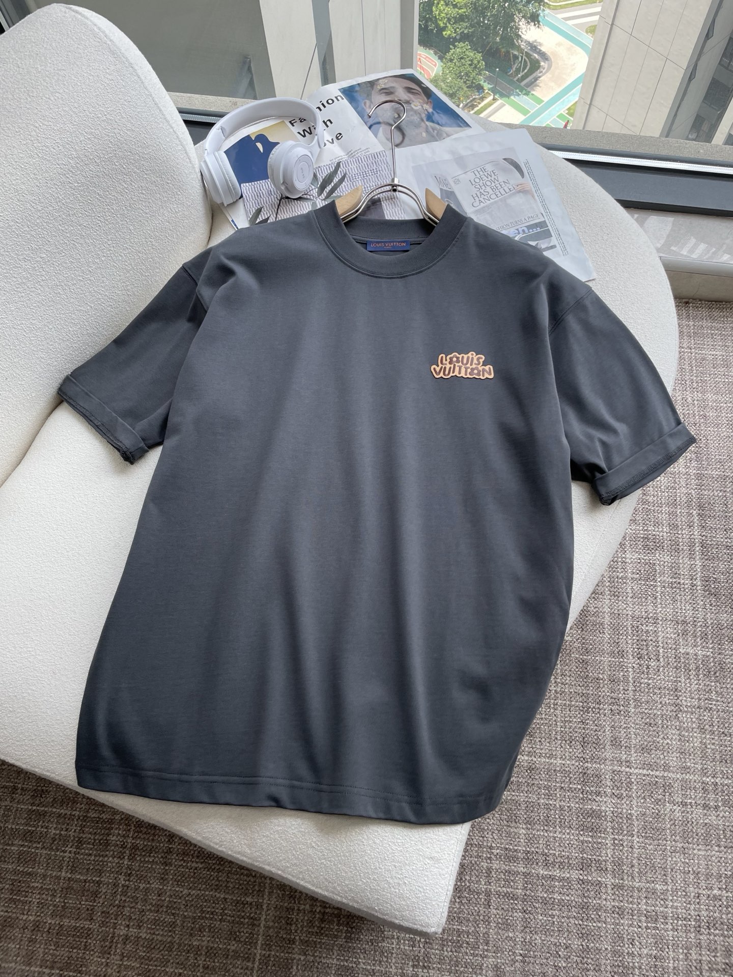 Lv 2025春夏款/官网同步面料采用重磅纯棉精梳棉面料，OS宽松版型，上身版型超正！日常百搭，衣橱必备