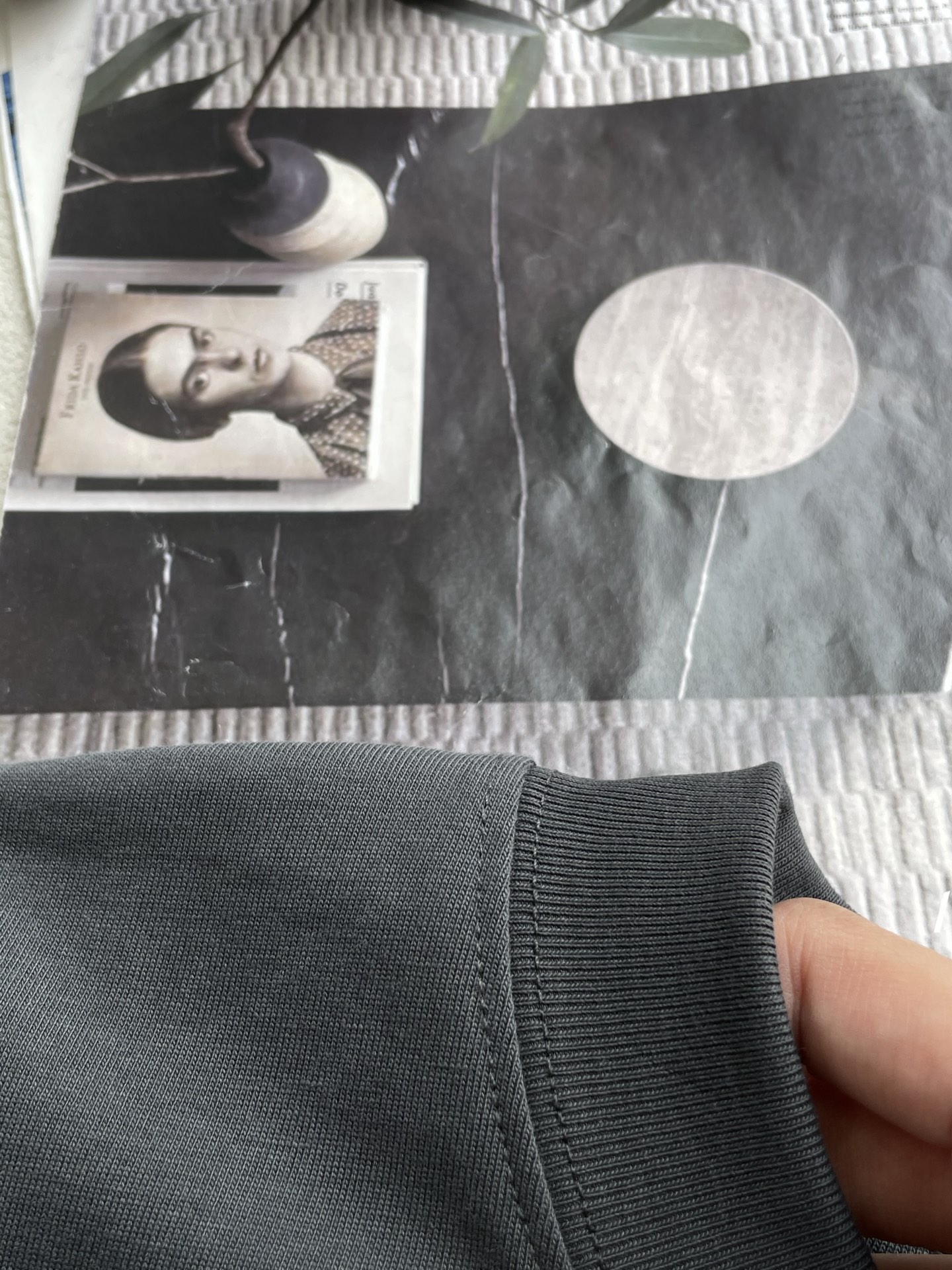 Lv 2025春夏款/官网同步面料采用重磅纯棉精梳棉面料，OS宽松版型，上身版型超正！日常百搭，衣橱必备