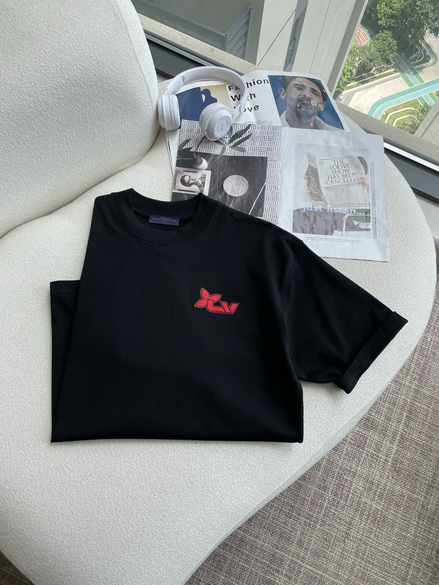 Lv 2025春夏款/官网同步面料采用重磅纯棉精梳棉面料，OS宽松版型，上身版型超正！日常百搭，衣橱必备