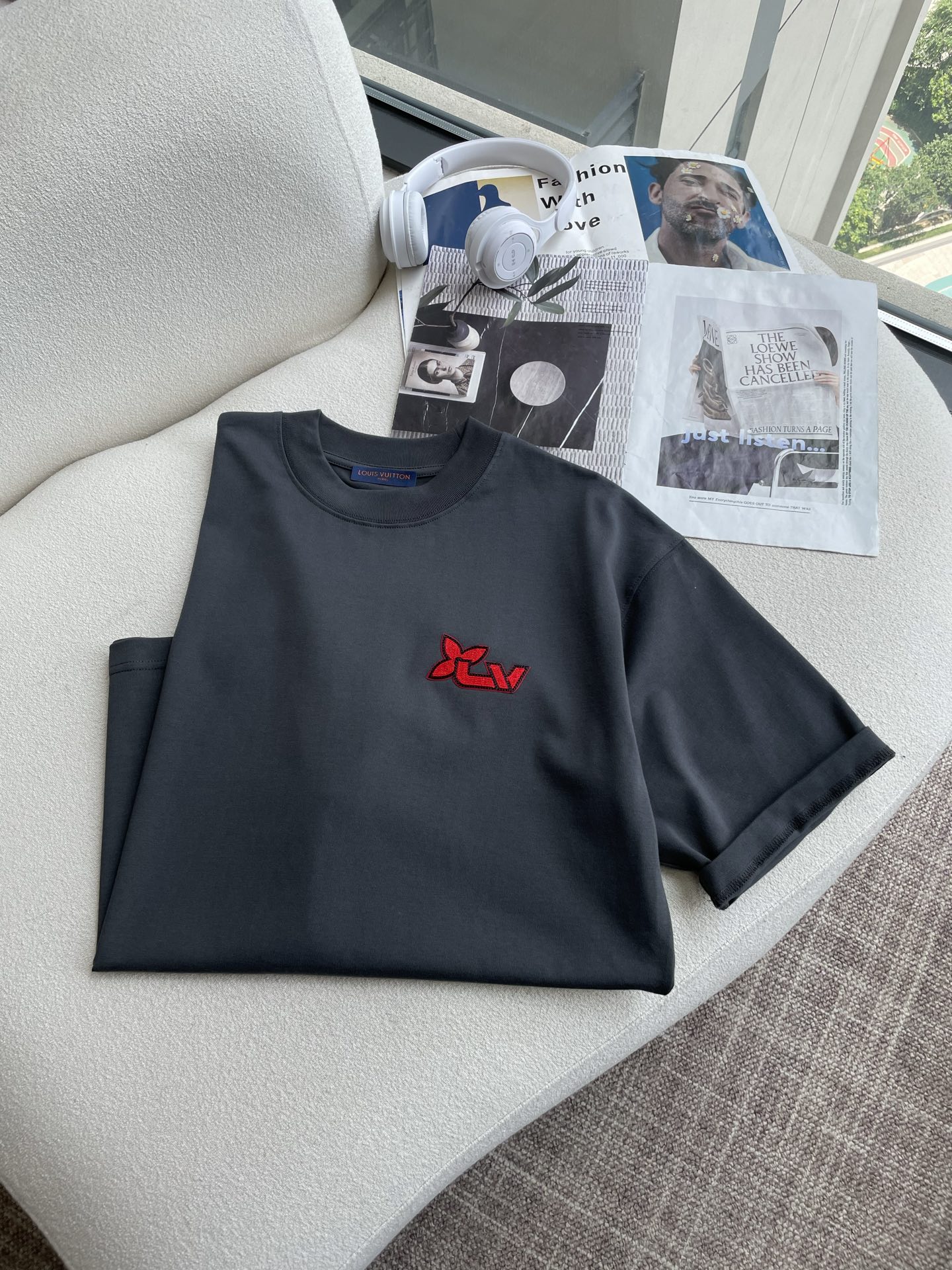 Lv 2025春夏款/官网同步面料采用重磅纯棉精梳棉面料，OS宽松版型，上身版型超正！日常百搭，衣橱必备