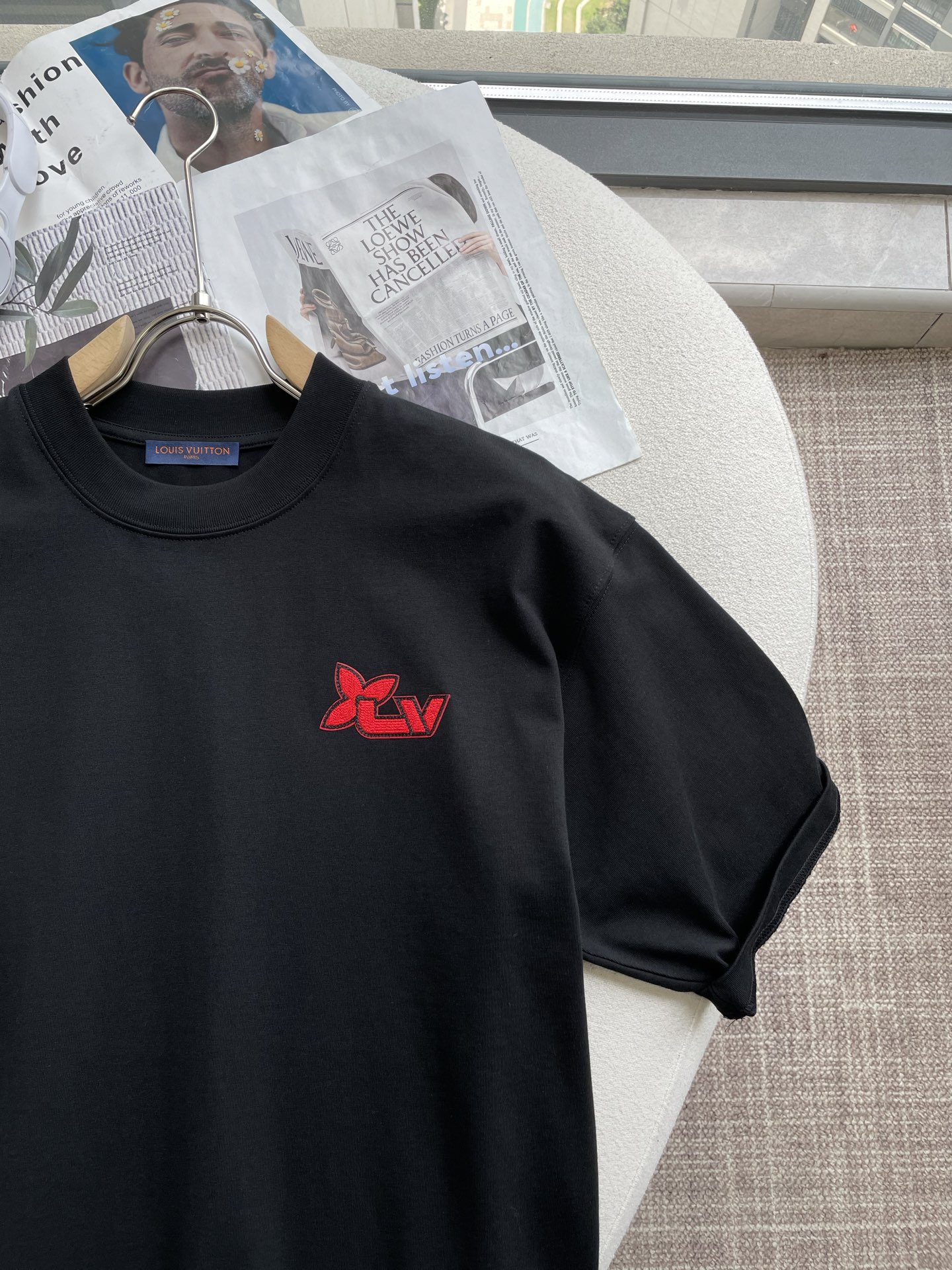 Lv 2025春夏款/官网同步面料采用重磅纯棉精梳棉面料，OS宽松版型，上身版型超正！日常百搭，衣橱必备