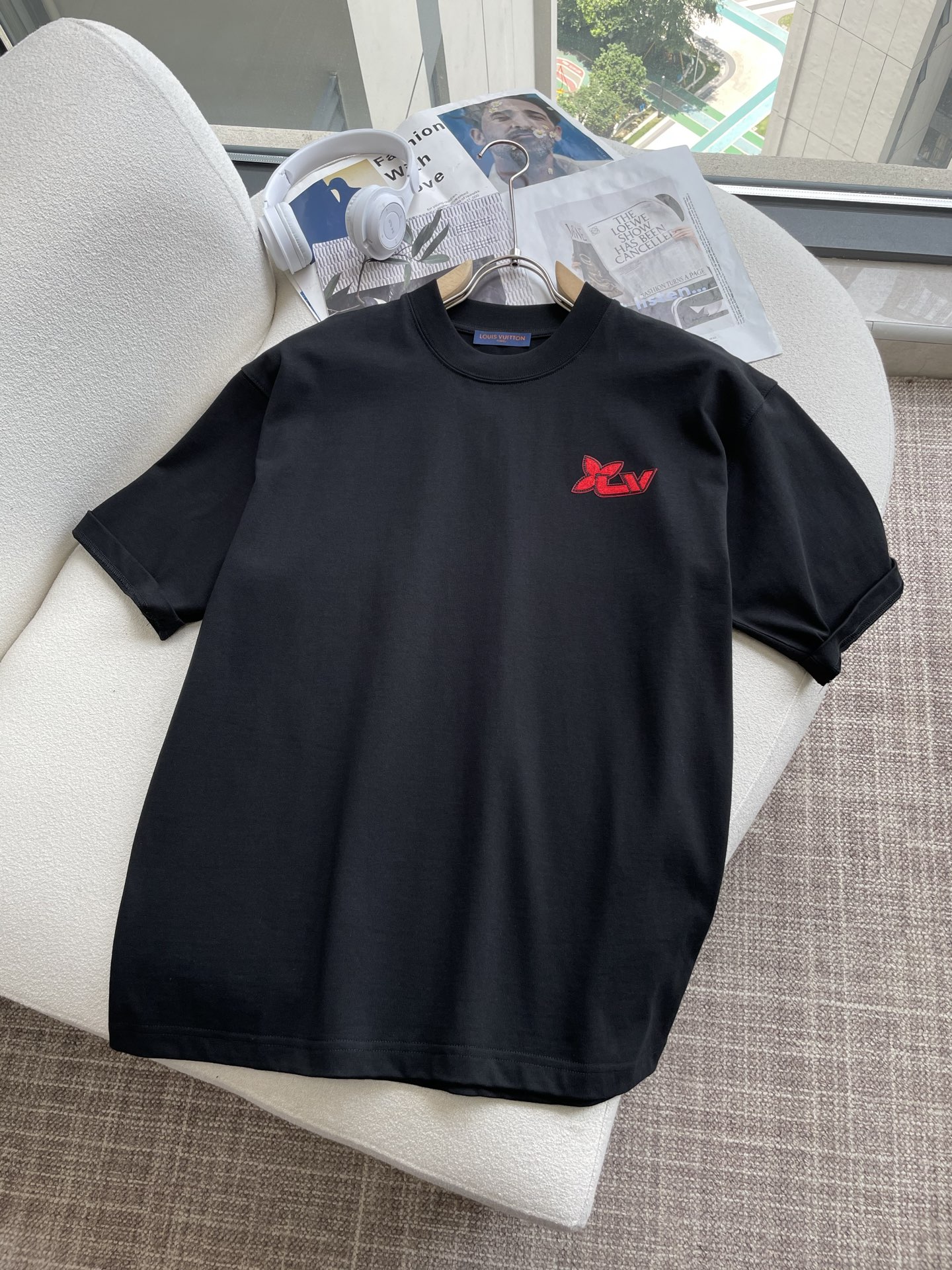 Lv 2025春夏款/官网同步面料采用重磅纯棉精梳棉面料，OS宽松版型，上身版型超正！日常百搭，衣橱必备