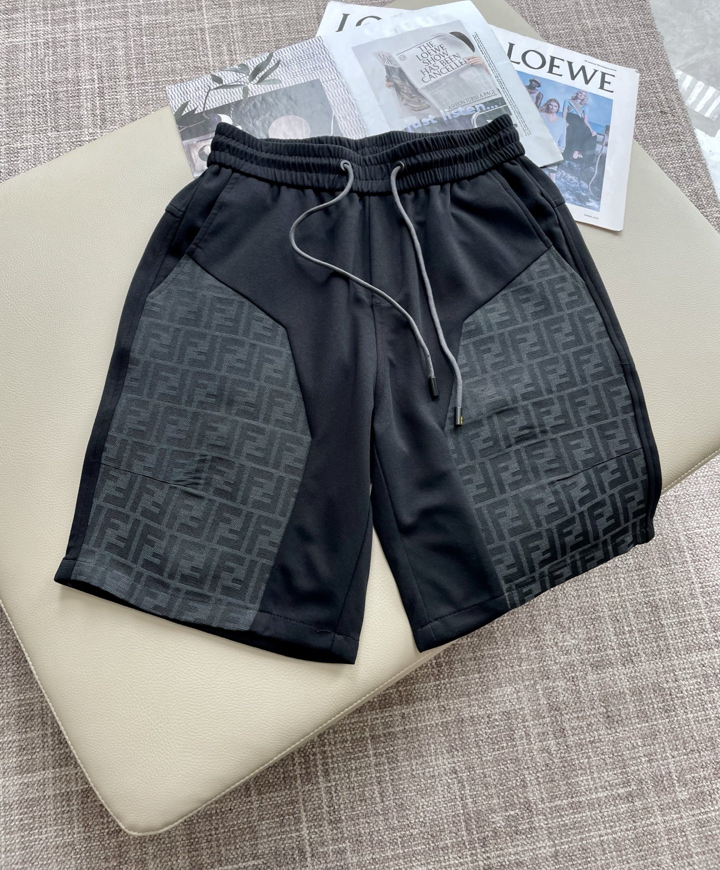 NO:456302,FD Summer Shorts!  All-match elastic waist casual pinch pants!  Elastic waist, insert bags on both sides. The fabric is made of customer-supplied fixed-woven high-strength pure cotton material. The upper body is breathable, soft and skin-friendly, with a delicate feel. The waist is knitted elastic waist and drawstring. You don’t have to worry about the discomfort of being too loose or too tight on the upper body. Whether at home, going out or traveling, it is your best choice for summer!  Code number M-3XL, shorts, alexander wang19860909FD 夏季短裤！百搭松紧腰休闲五分裤！松紧腰 两侧插袋 面料采用客供定织高支纯棉料,上身透气,柔软亲肤,手感细腻、 腰部针织松紧腰加抽绳,上身不用担心过松过紧的不舒适感 ,无论居家,外出,旅游,都是您夏日的最佳选择！ 码数M-3XL,,shorts,alexander wang,Men's clothing