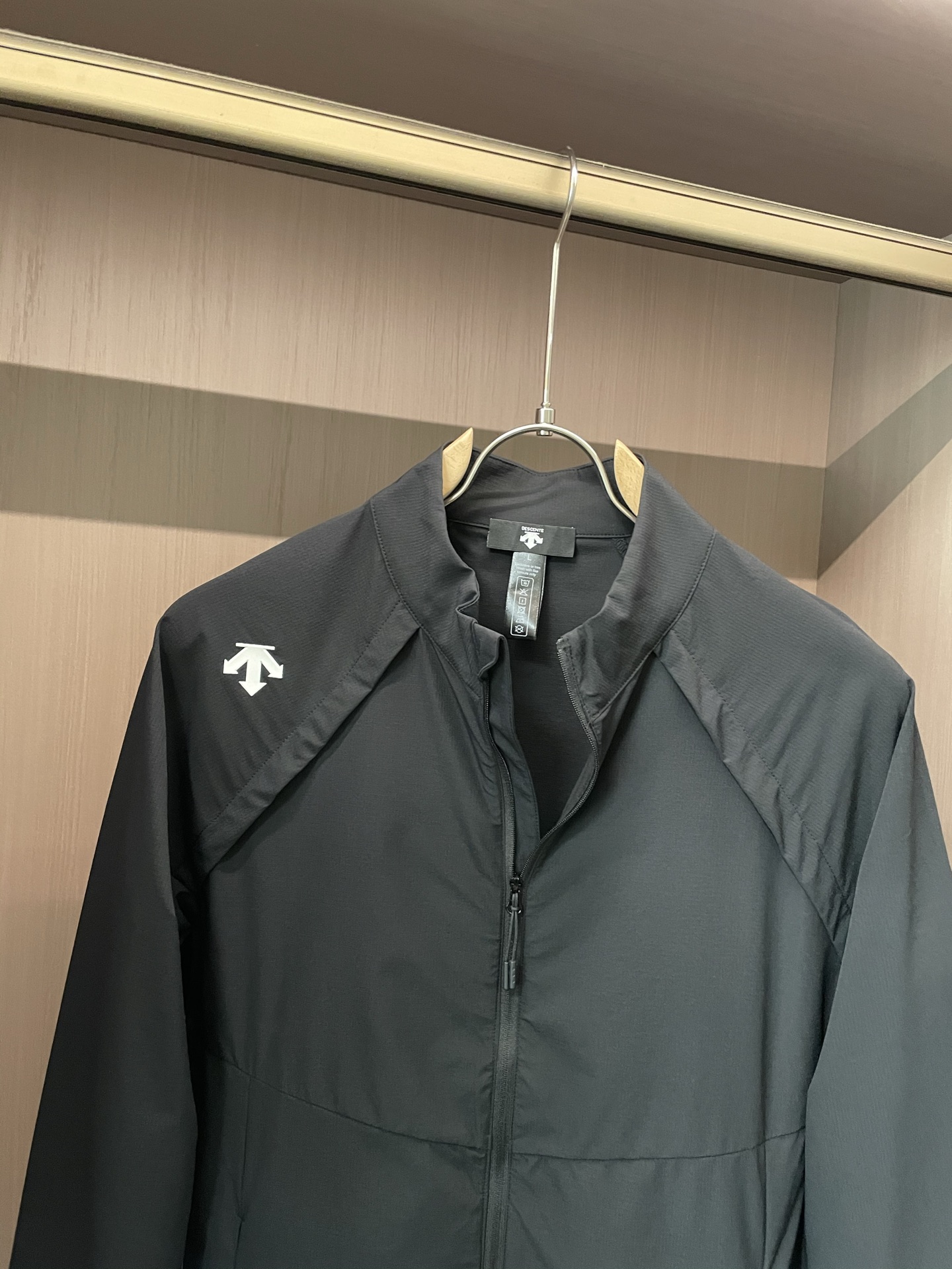 Fashionable Sunscreen Suits: Stylish, Comfortable, and Functional for Hot Weather - 图片 2