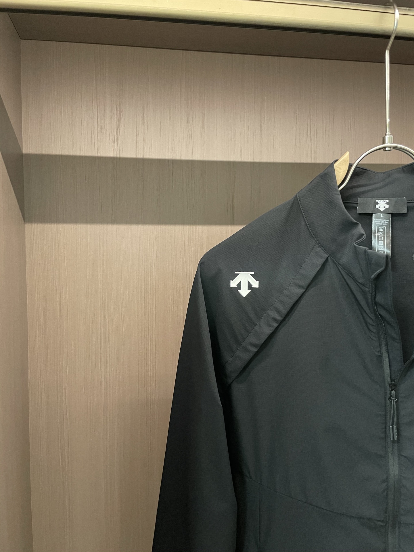 Fashionable Sunscreen Suits: Stylish, Comfortable, and Functional for Hot Weather - 图片 3