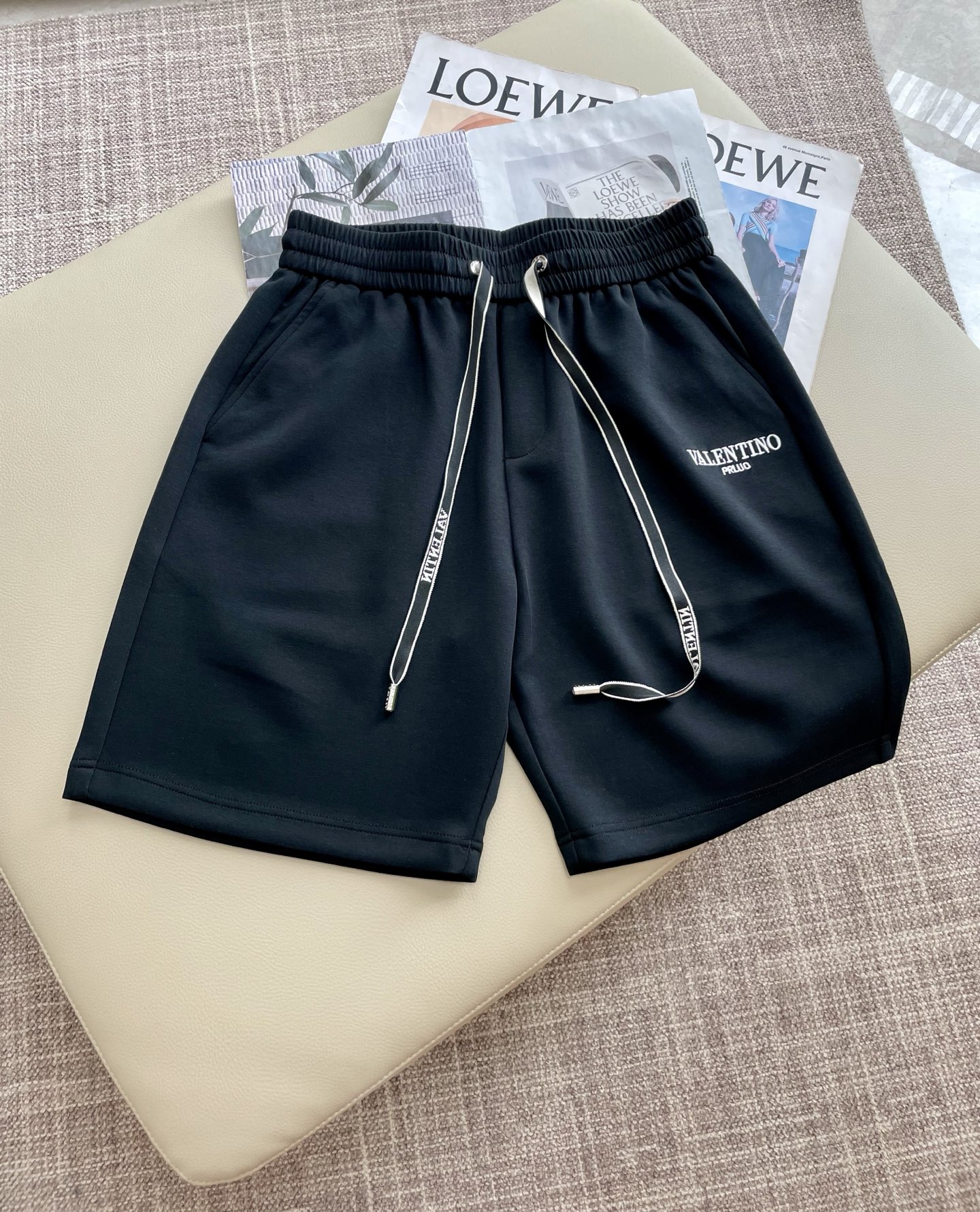 Valentino 2025 Summer Shorts: Comfortable, Stylish, and Breathable Cotton Design - 图片 4