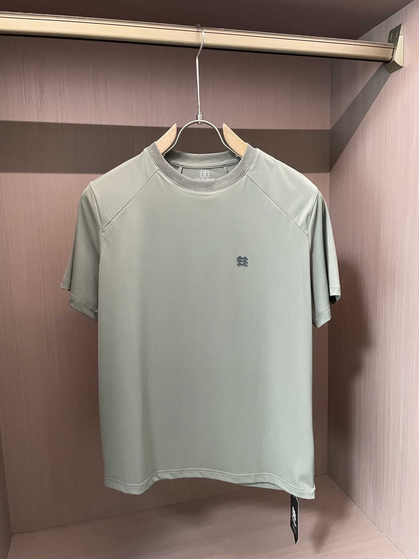 “Clon Quick-Drying Short-Sleeve T-Shirt: Cosy Air, Simple Design, Precision Logo, Sizes M-XXL” - 图片 3
