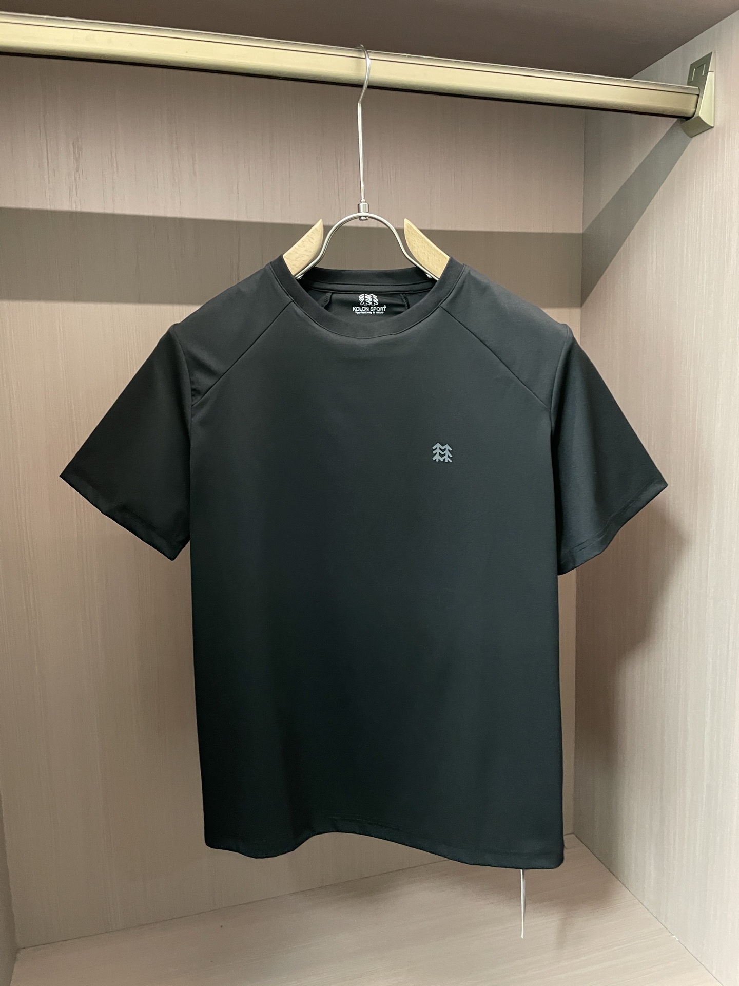 “Clon Quick-Drying Short-Sleeve T-Shirt: Cosy Air, Simple Design, Precision Logo, Sizes M-XXL” - 图片 2
