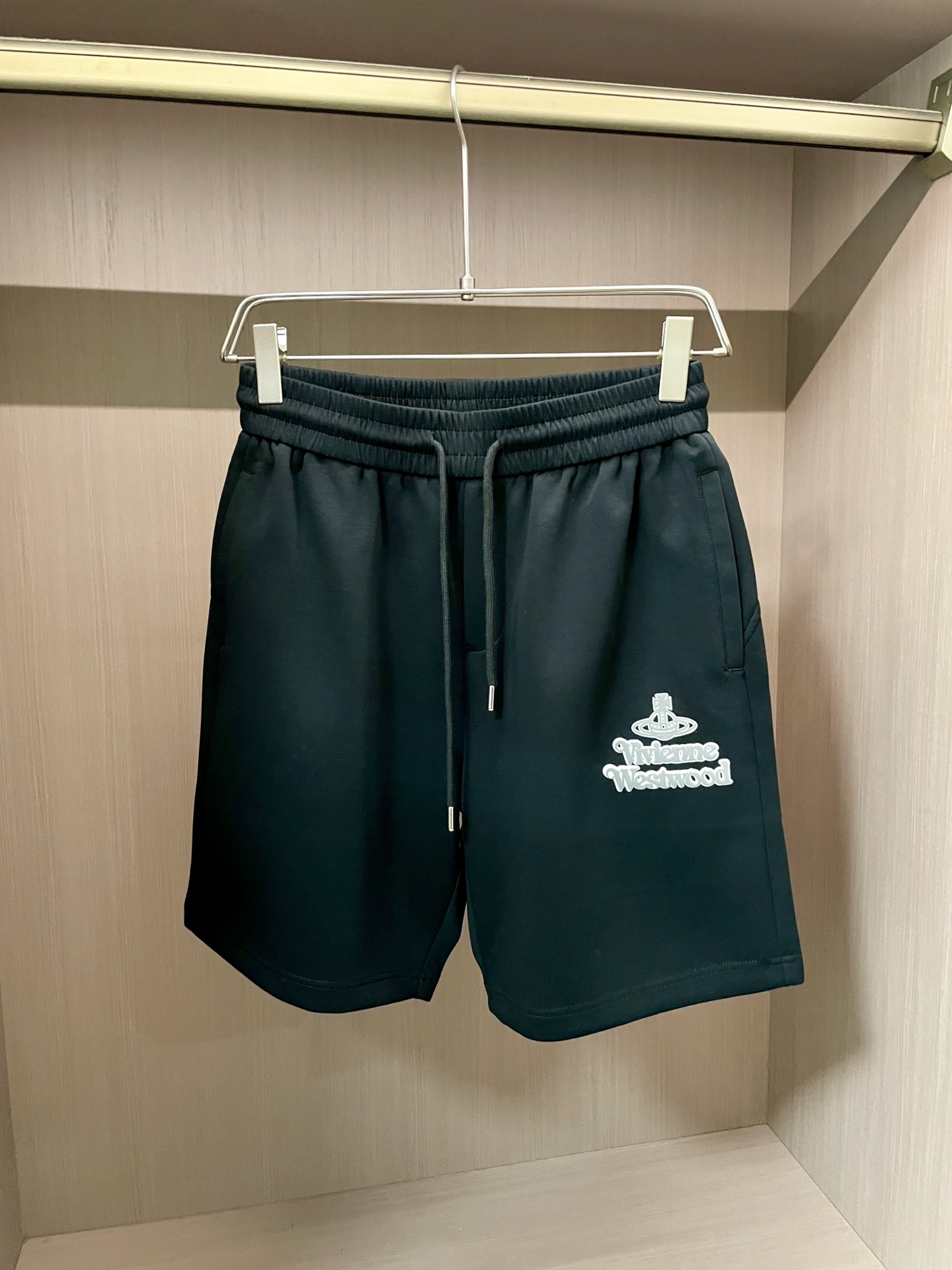 NO:481900,Queen Mother Cixi 2025 summer shorts!  All-match elastic waist casual pinch pants!  Elastic waist, insert bags on both sides. The fabric is made of customer-supplied fixed-woven high-strength pure cotton material. The upper body is breathable, soft and skin-friendly, with a delicate feel. The waist is knitted elastic waist and drawstring. You don’t have to worry about the discomfort of being too loose or too tight on the upper body. Whether at home, going out or traveling, it is your best choice for summer!  Code number M-3XL, shorts, alexander wang19860909西太后 2025夏季短裤！百搭松紧腰休闲五分裤！松紧腰 两侧插袋 面料采用客供定织高支纯棉料,上身透气,柔软亲肤,手感细腻、 腰部针织松紧腰加抽绳,上身不用担心过松过紧的不舒适感 ,无论居家,外出,旅游,都是您夏日的最佳选择！ 码数M-3XL,,shorts,alexander wang,Men's clothing