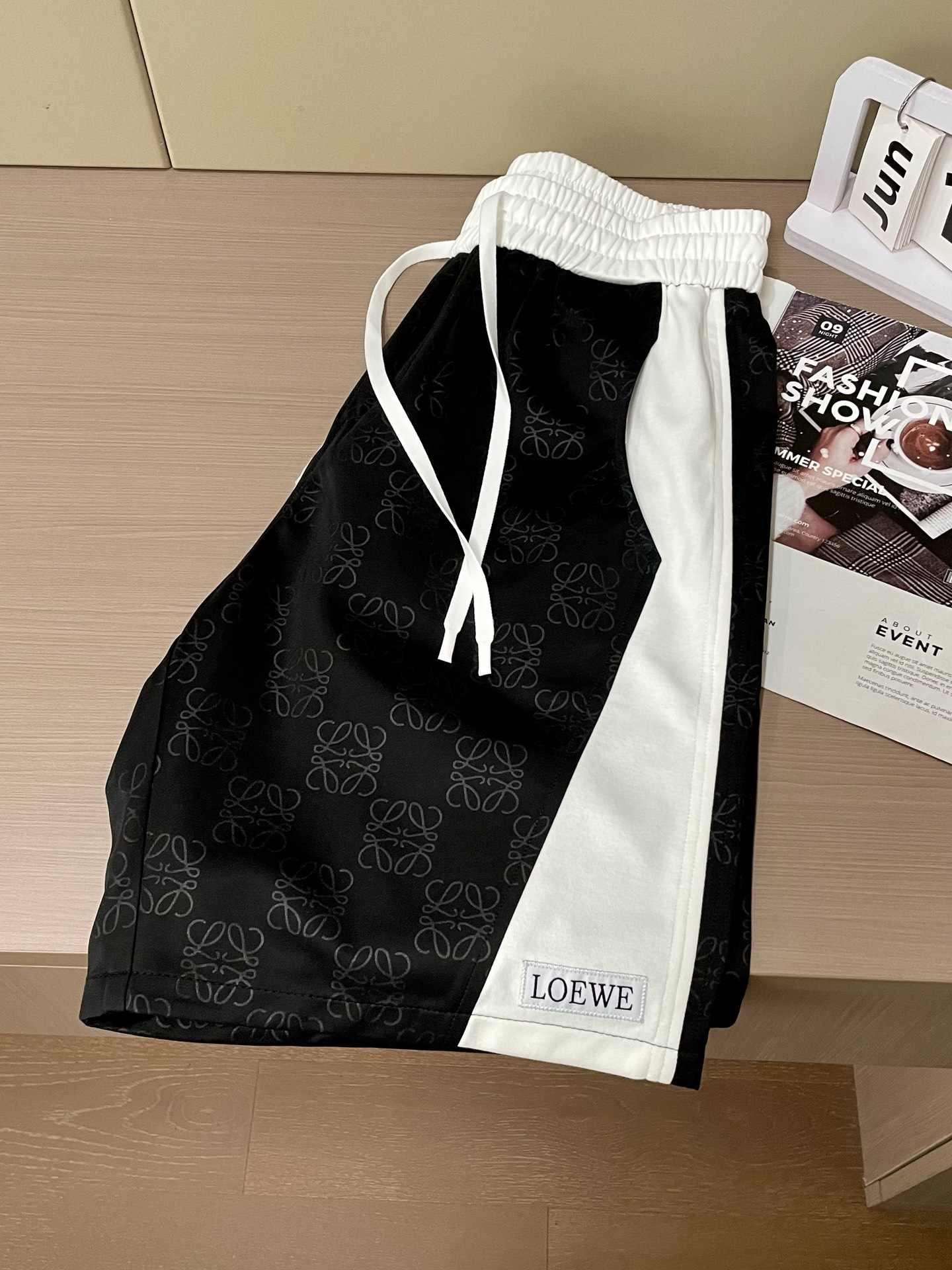 Loewe 2025 Summer Shorts: High Cotton, Fresh Air, Comfortable Fit, Zenium Fabric, Various Sizes. - 图片 6