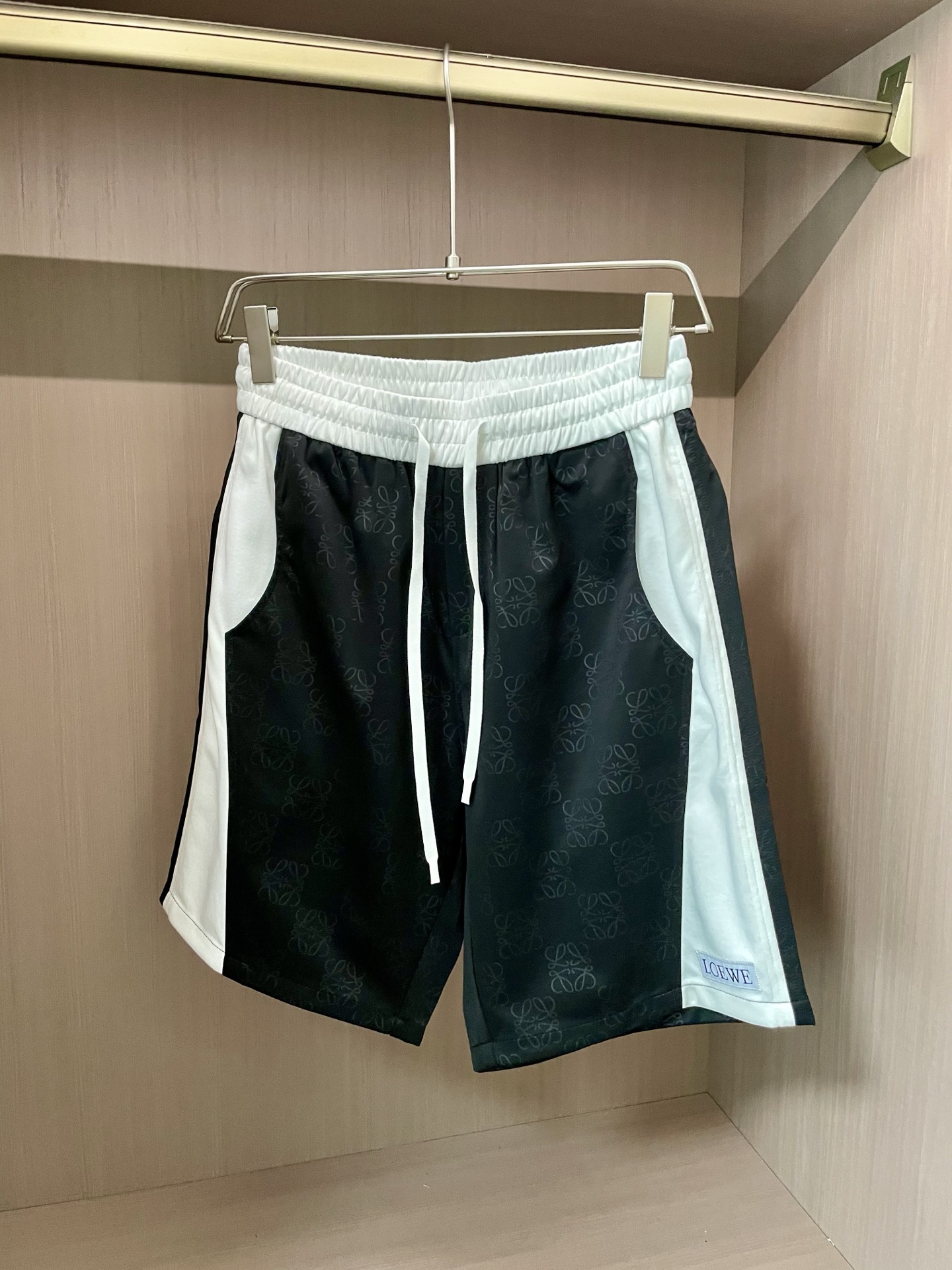 Loewe 2025 Summer Shorts: High Cotton, Fresh Air, Comfortable Fit, Zenium Fabric, Various Sizes. - 图片 1