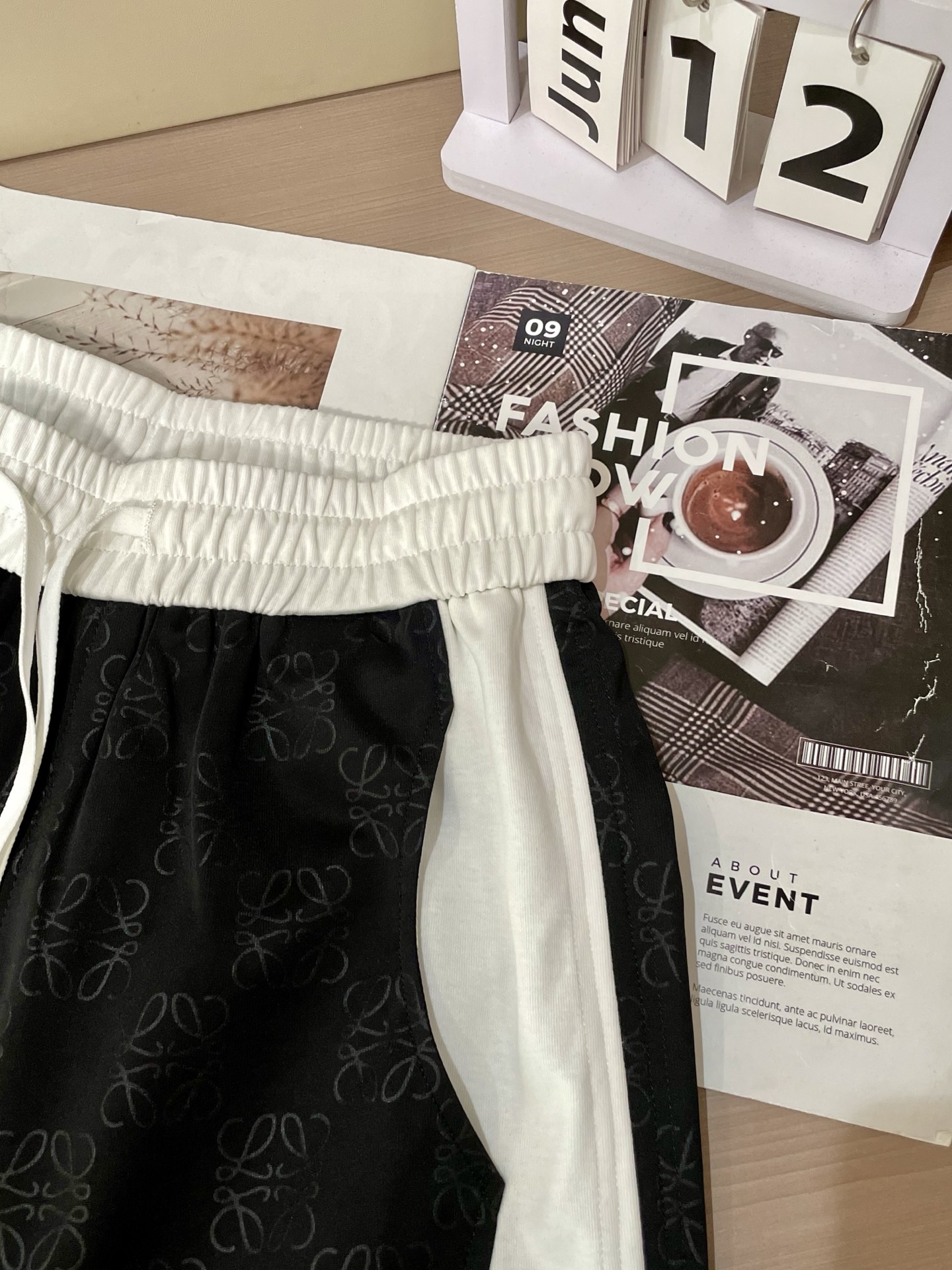 Loewe 2025 Summer Shorts: High Cotton, Fresh Air, Comfortable Fit, Zenium Fabric, Various Sizes. - 图片 3