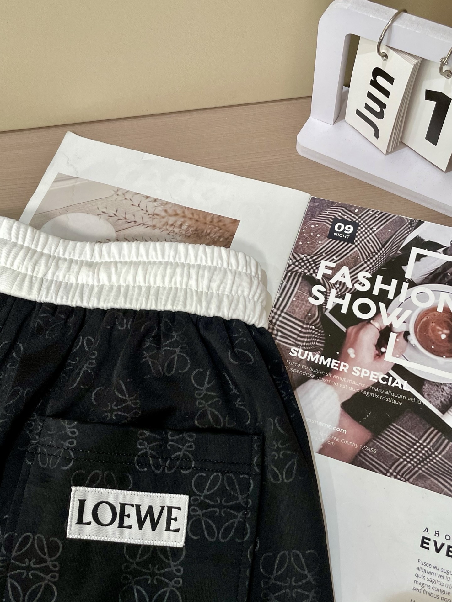 Loewe 2025 Summer Shorts: High Cotton, Fresh Air, Comfortable Fit, Zenium Fabric, Various Sizes. - 图片 5