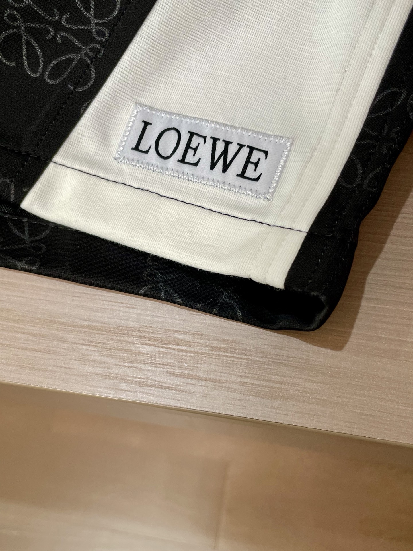 Loewe 2025 Summer Shorts: High Cotton, Fresh Air, Comfortable Fit, Zenium Fabric, Various Sizes. - 图片 4