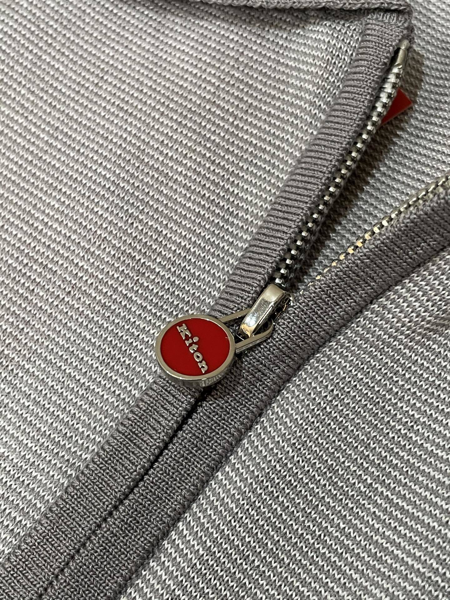 Kiton 2025春夏最新男士翻领短袖针织衫,精选针织棉质面料制成, 60支超柔长绒棉,16针密致针
