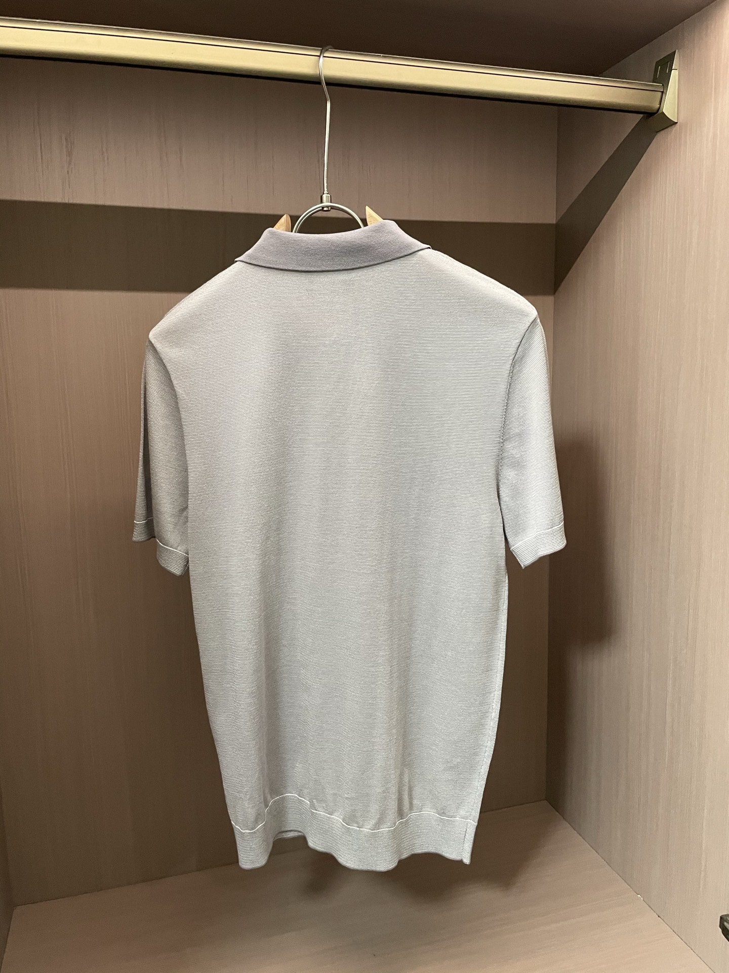 Kiton 2025春夏最新男士翻领短袖针织衫,精选针织棉质面料制成, 60支超柔长绒棉,16针密致针