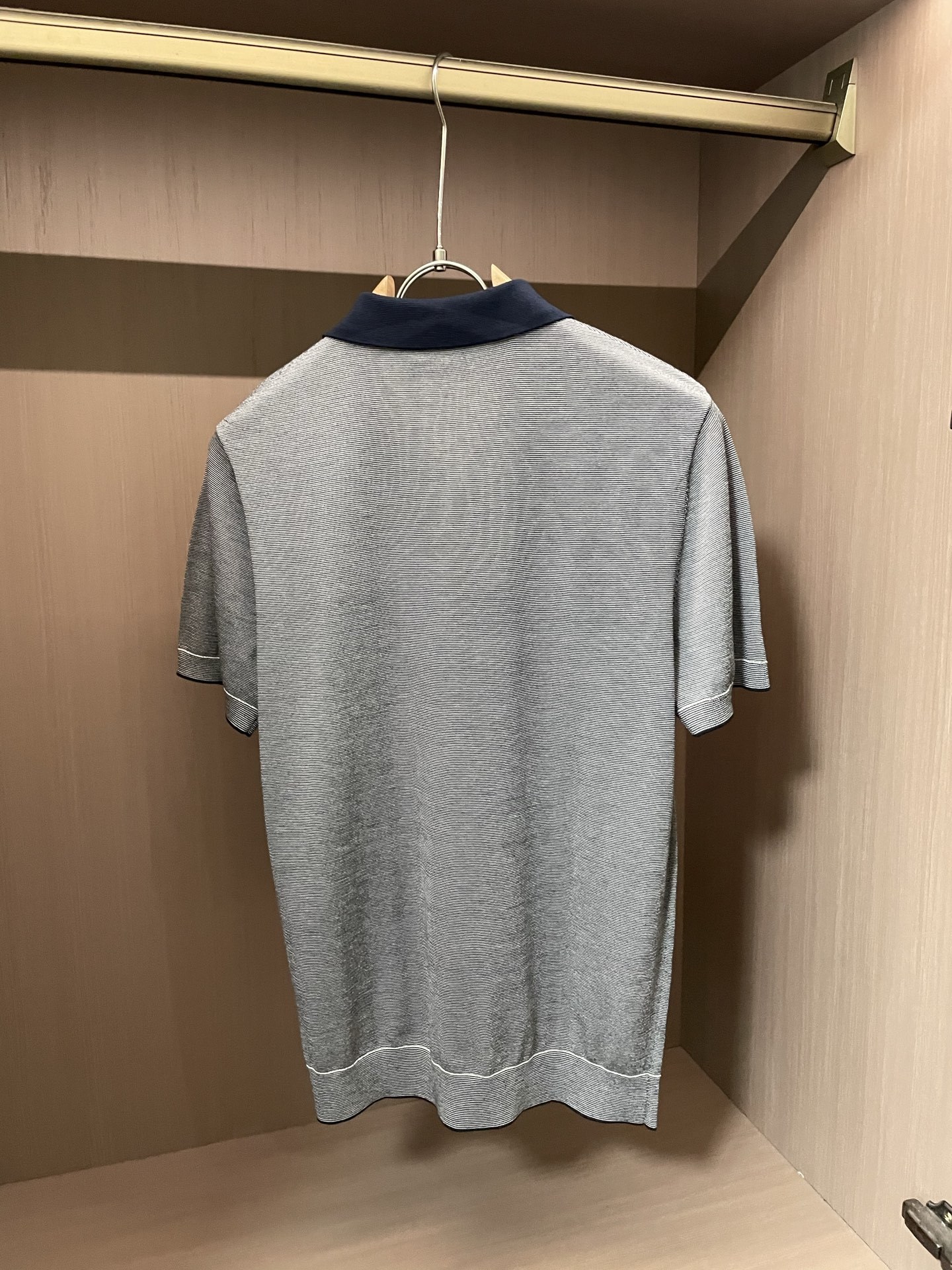 Kiton 2025春夏最新男士翻领短袖针织衫,精选针织棉质面料制成, 60支超柔长绒棉,16针密致针